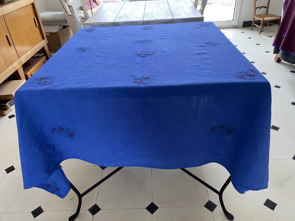 Vintage hand-embroidered tablecloth, floral patterns - Ocean blue - Linen - 160x155 cm