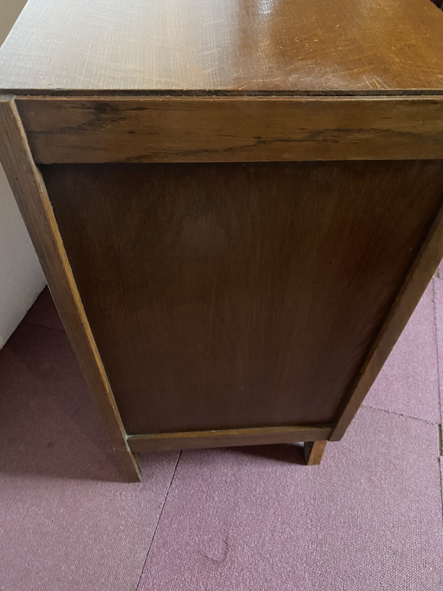 Vintage chest of drawers around 1960 - 3 drawers -Medium oak color - Compass feet -Very good condition