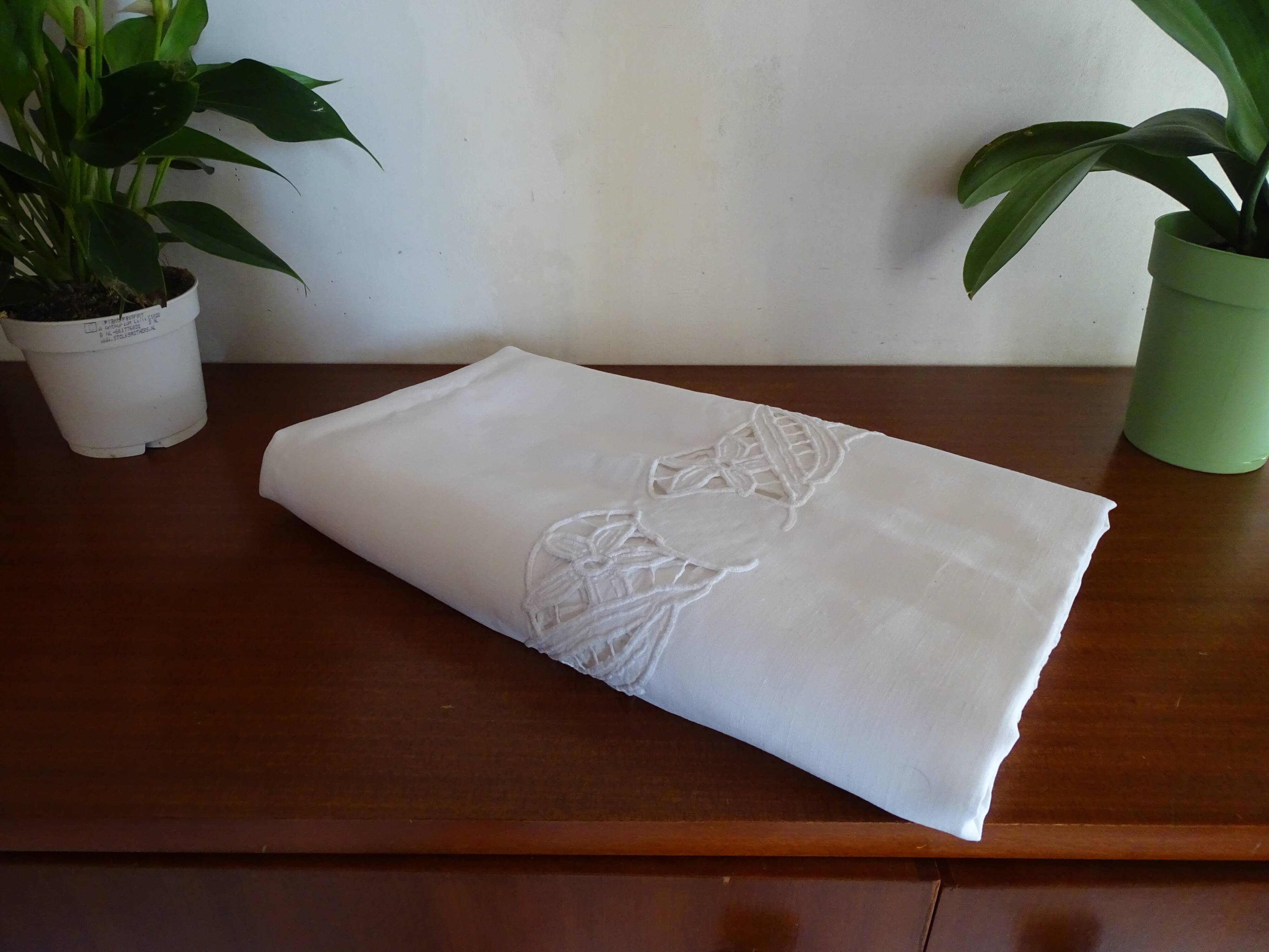 Openwork tablecloth 260 x 155 embroidery flowers old