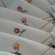 Nappe et 12 serviettes broderies fleurs champêtre