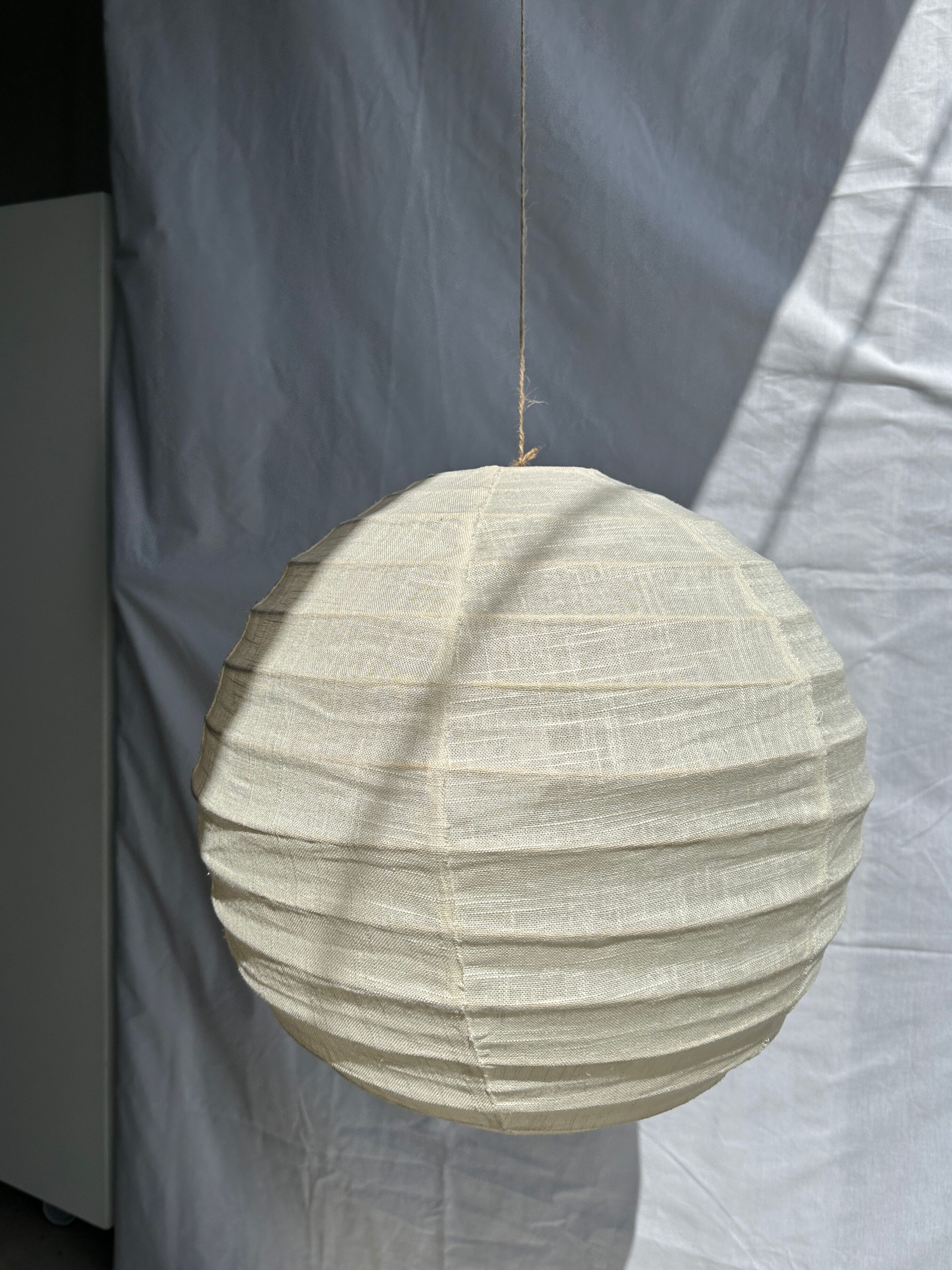 Average suspension in rattan and natural linen, Japanese-style, round D:40.