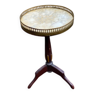 Tripod marble guéridon in gilded Louis XVI style.