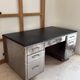 Bureau industriel vintage des années 50 – double caisson, 7 tiroirs, métal