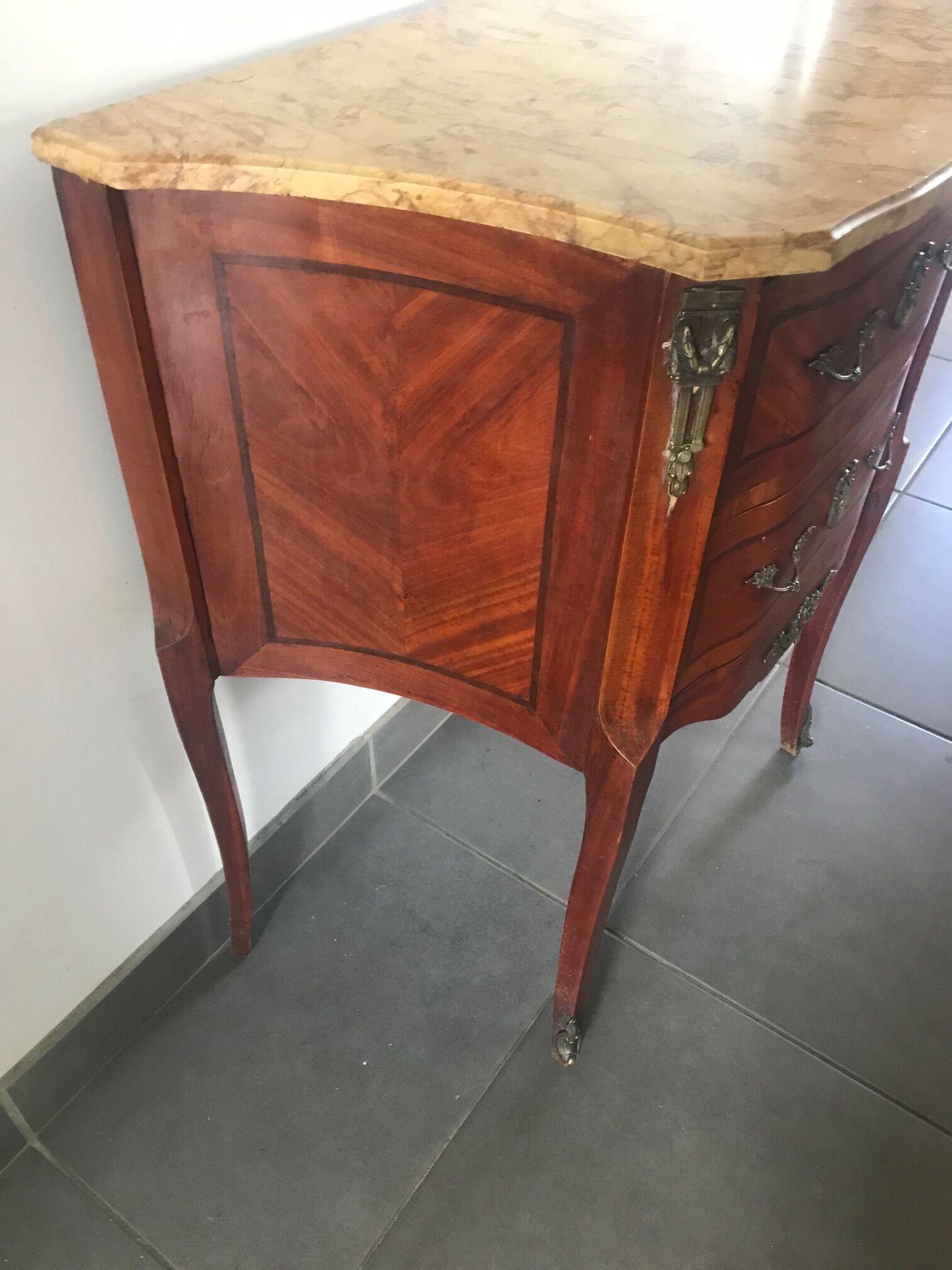 Unique small jumping chest of drawers