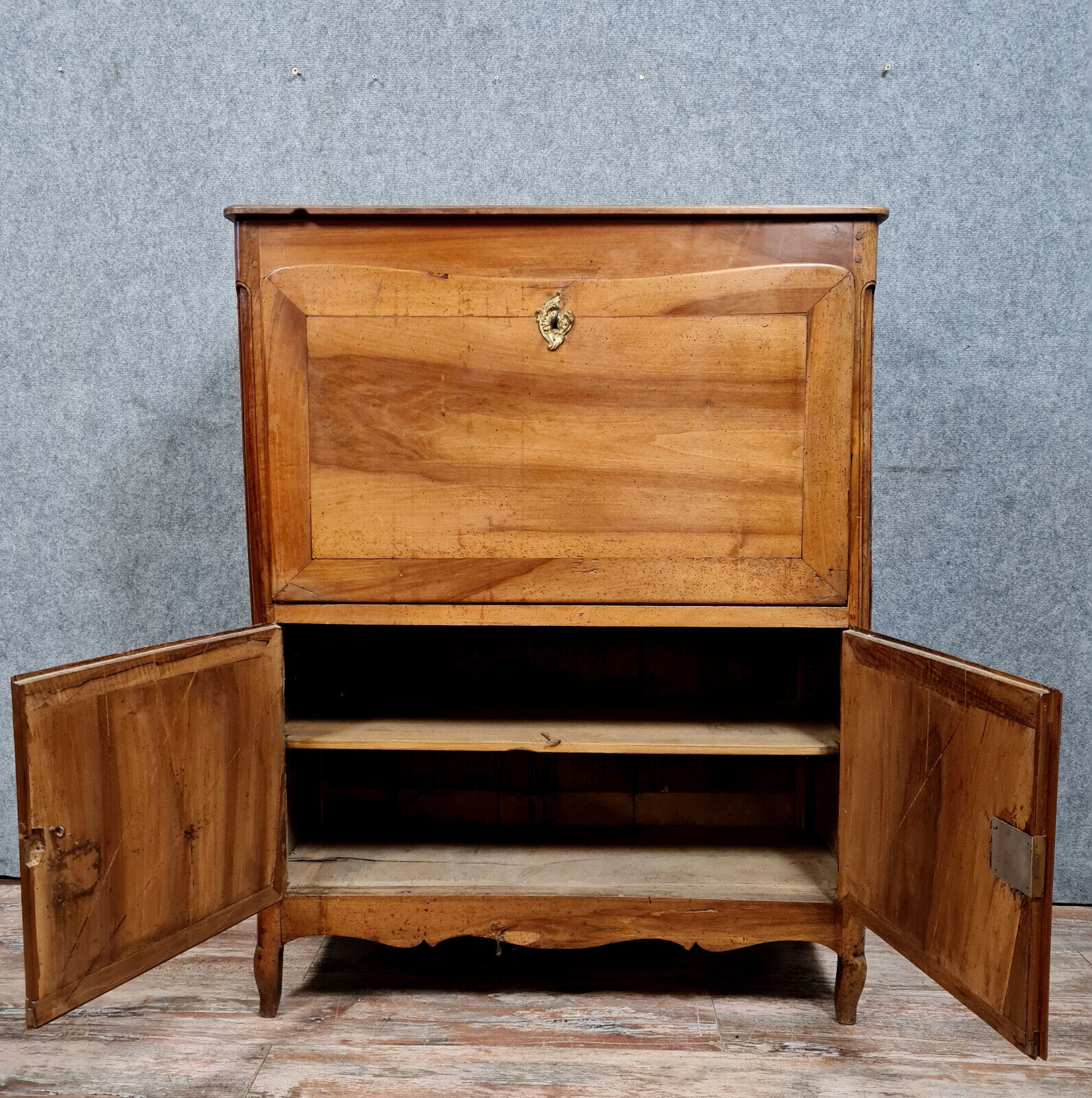 Secretary Louis XV era in solid walnut around 1750