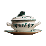 Soupière and its earthenware display