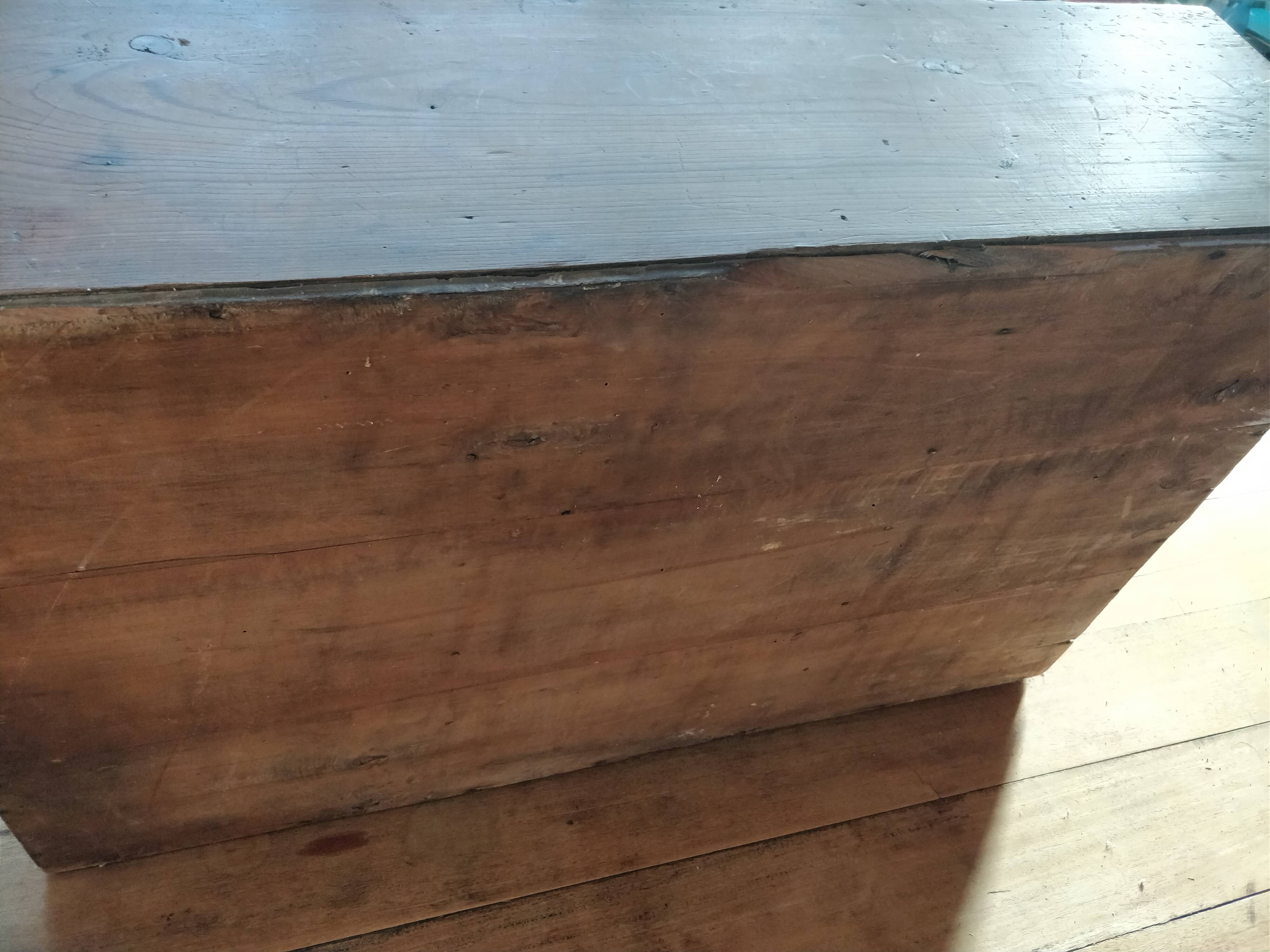 Sur meuble de bureau à casiers et tiroirs