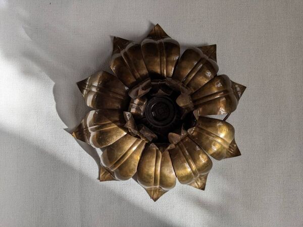 Plafonnier en laiton fleur de lotus ancienne Italie baroque campagne