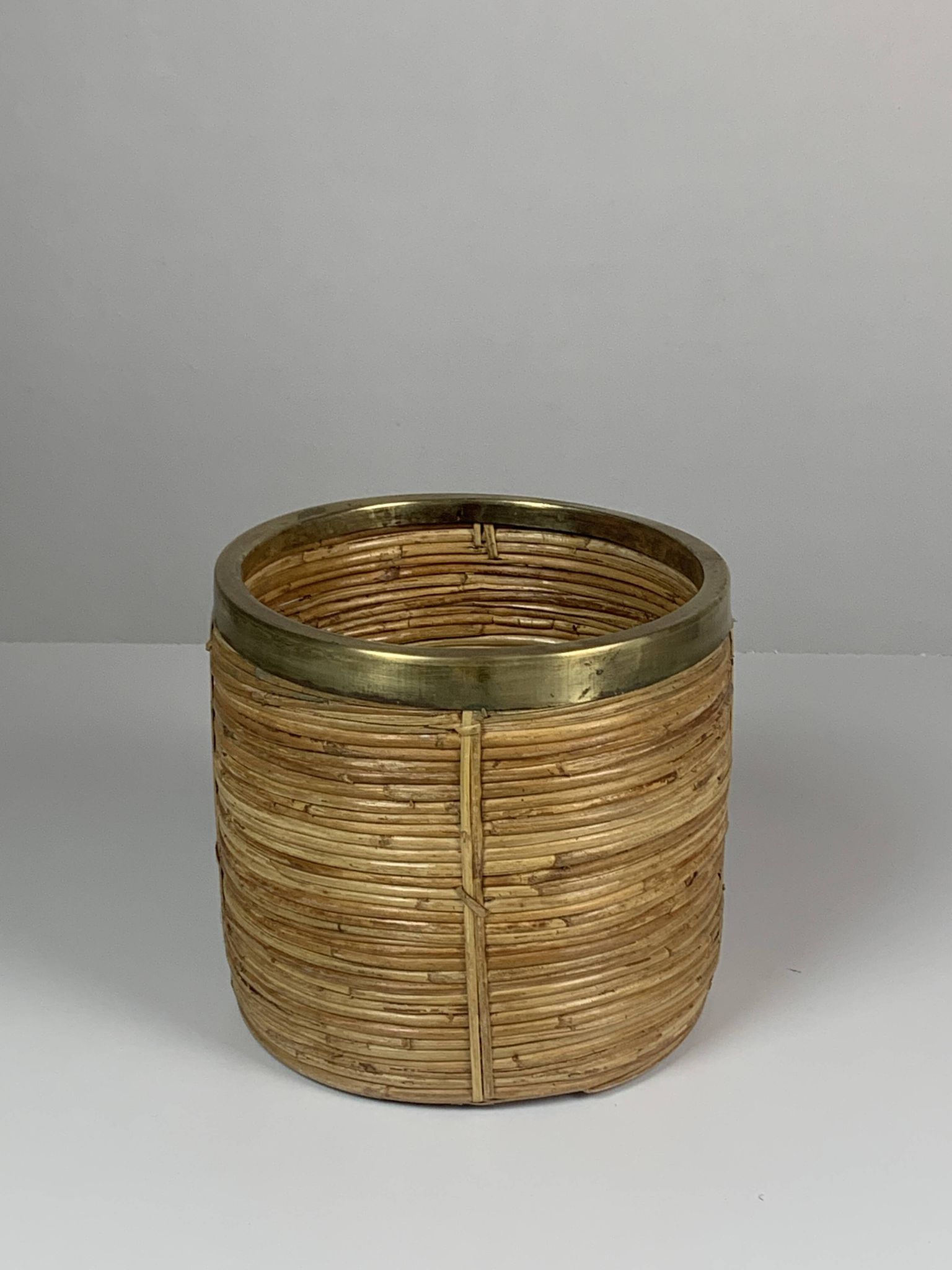 Set of 5 rattan pencil reed and brass plant holder baskets, Italy 1970s