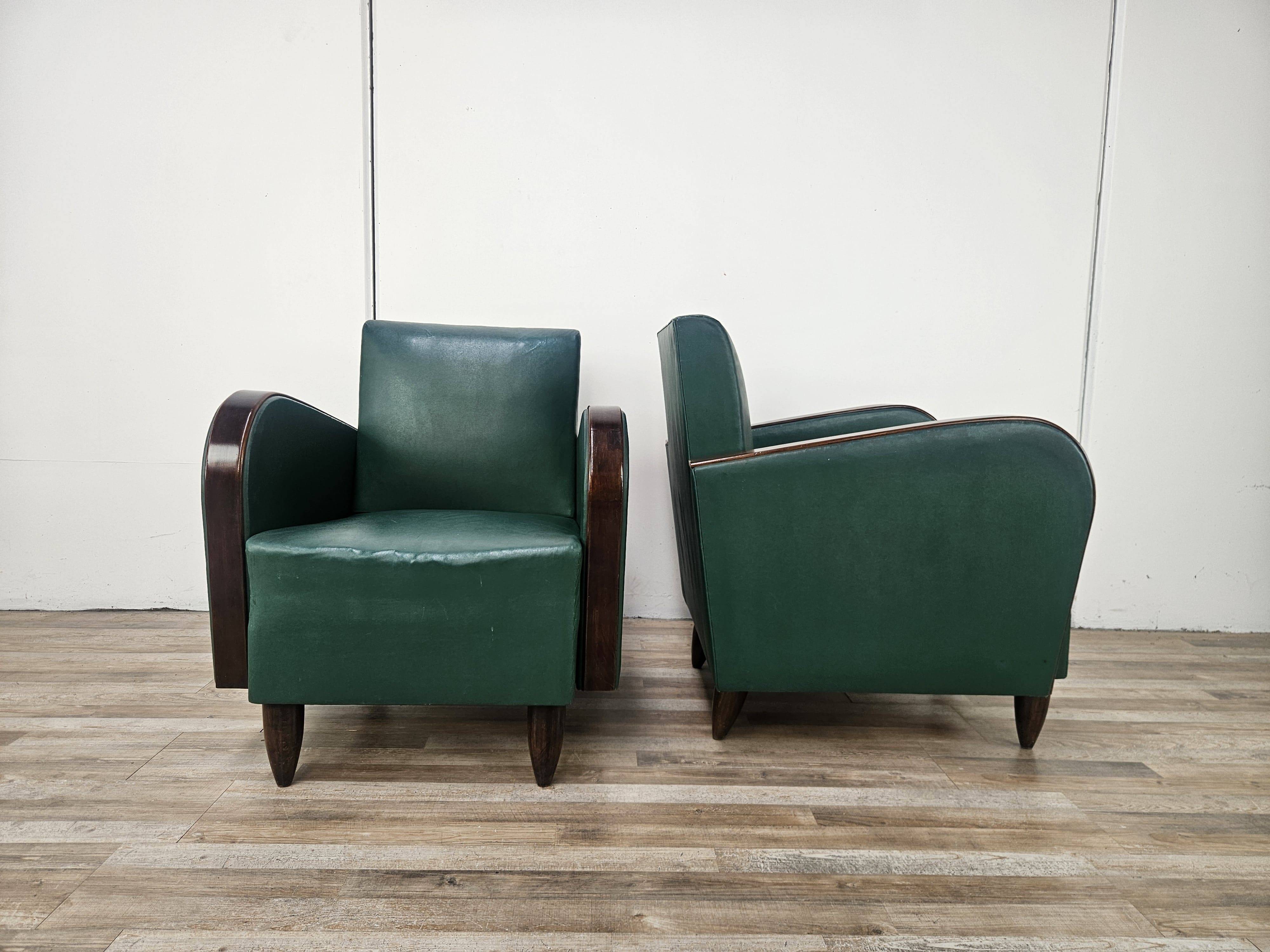 Pair of Art Decò armchairs in walnut and green leather, 1940