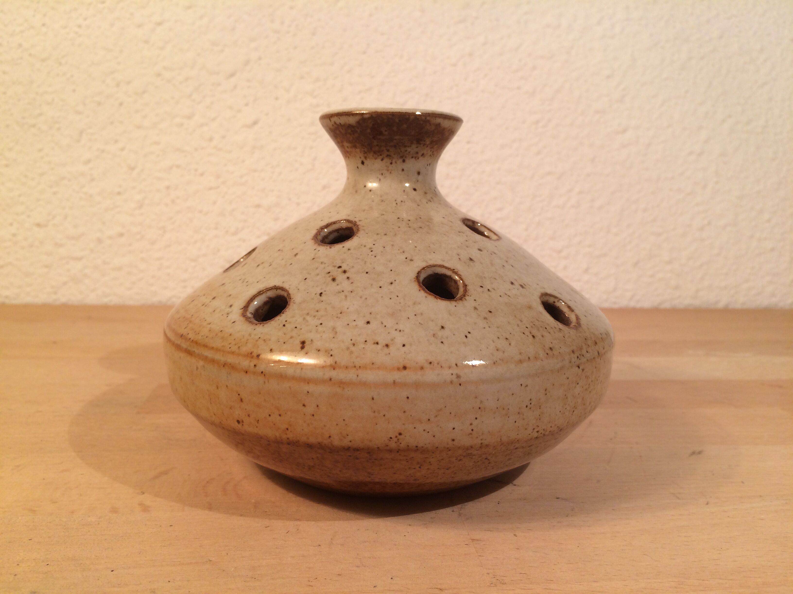 Vase pique flowers sandstone Dehoux JM Luc en Diois