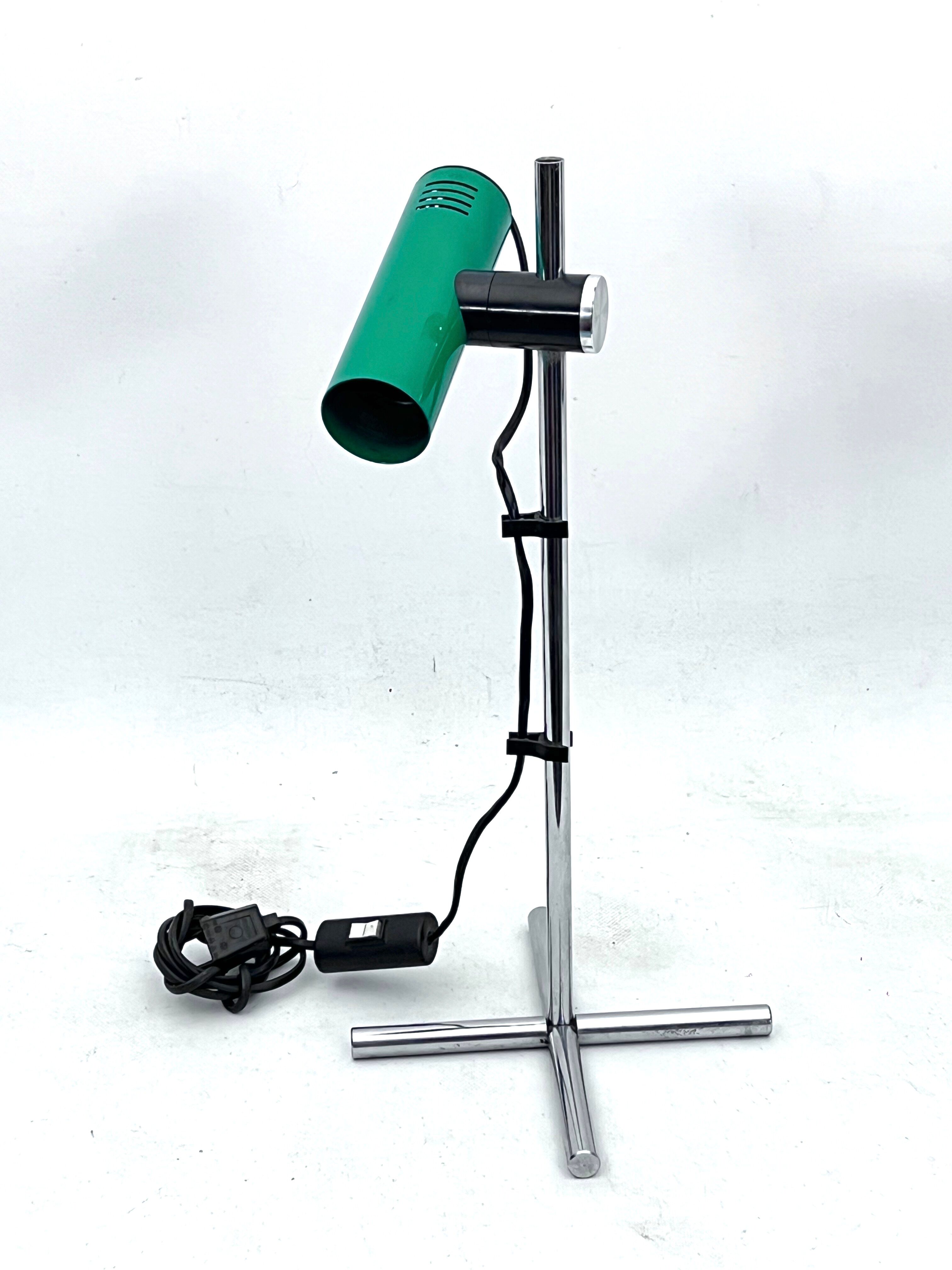 Reggiani, vintage chrome and green lacquer adjustable table lamp. Italy 1970s