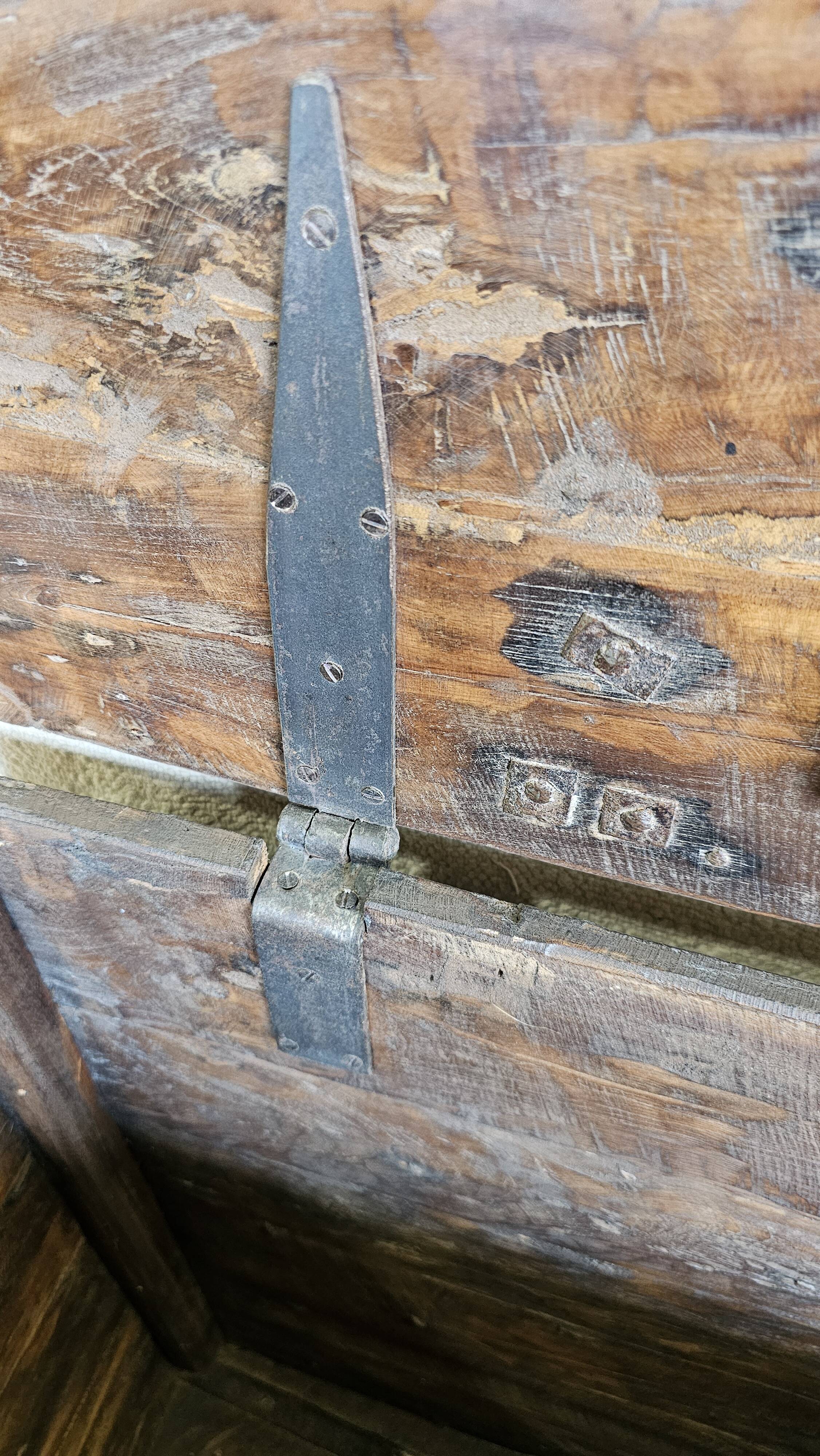 Old chest - dowry console from Bikaner in teak and wrought iron