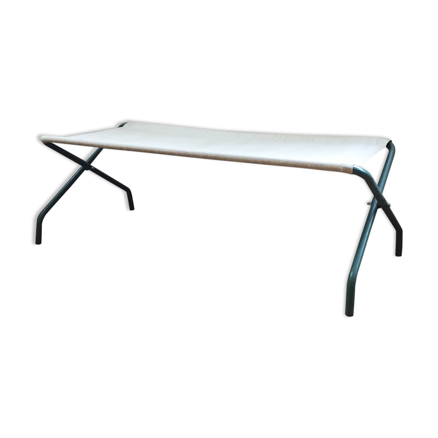 Maternal folding camp bed