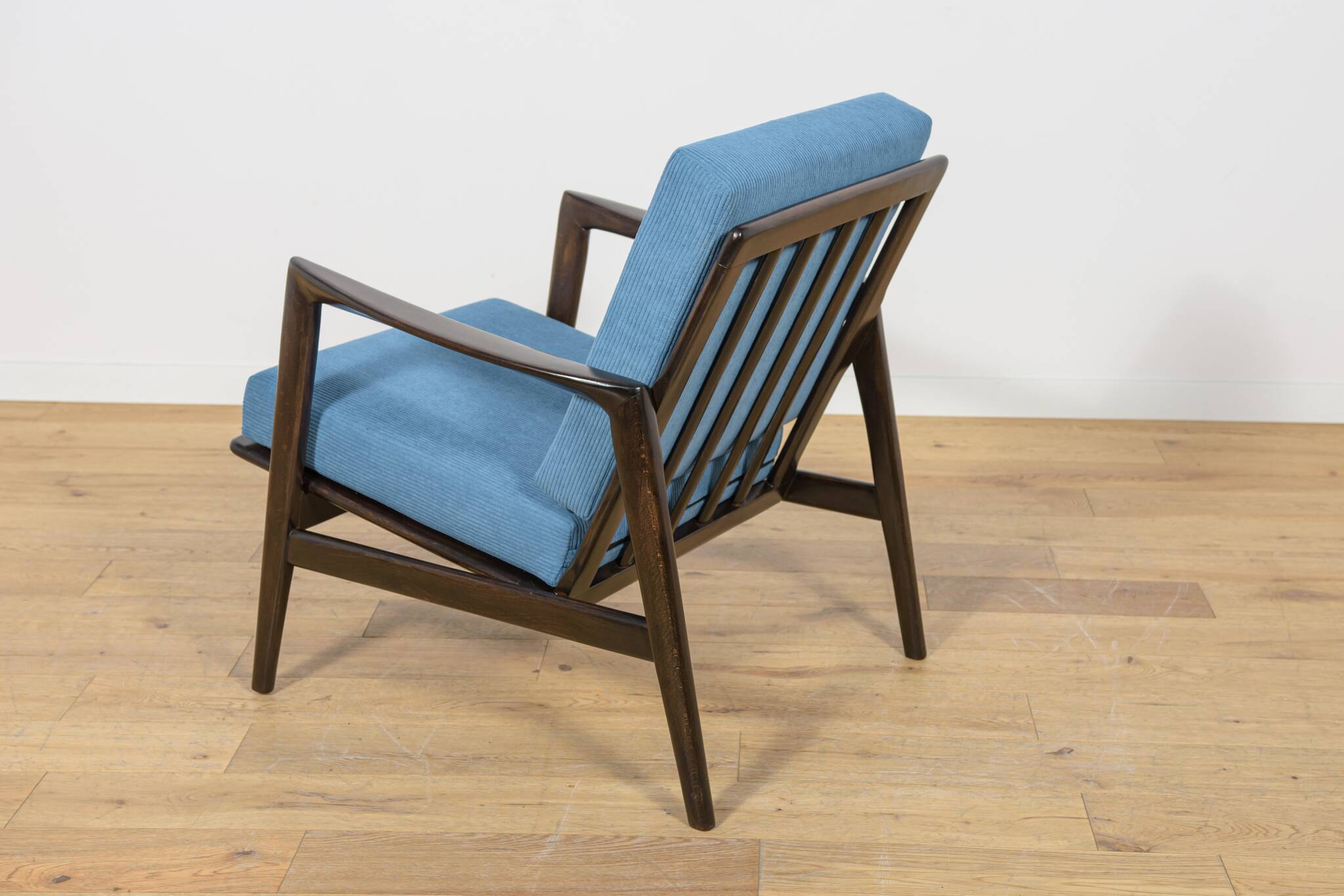 Model 300-139 Mid Century Modern Armchair from Swarzędz Furniture Factory.