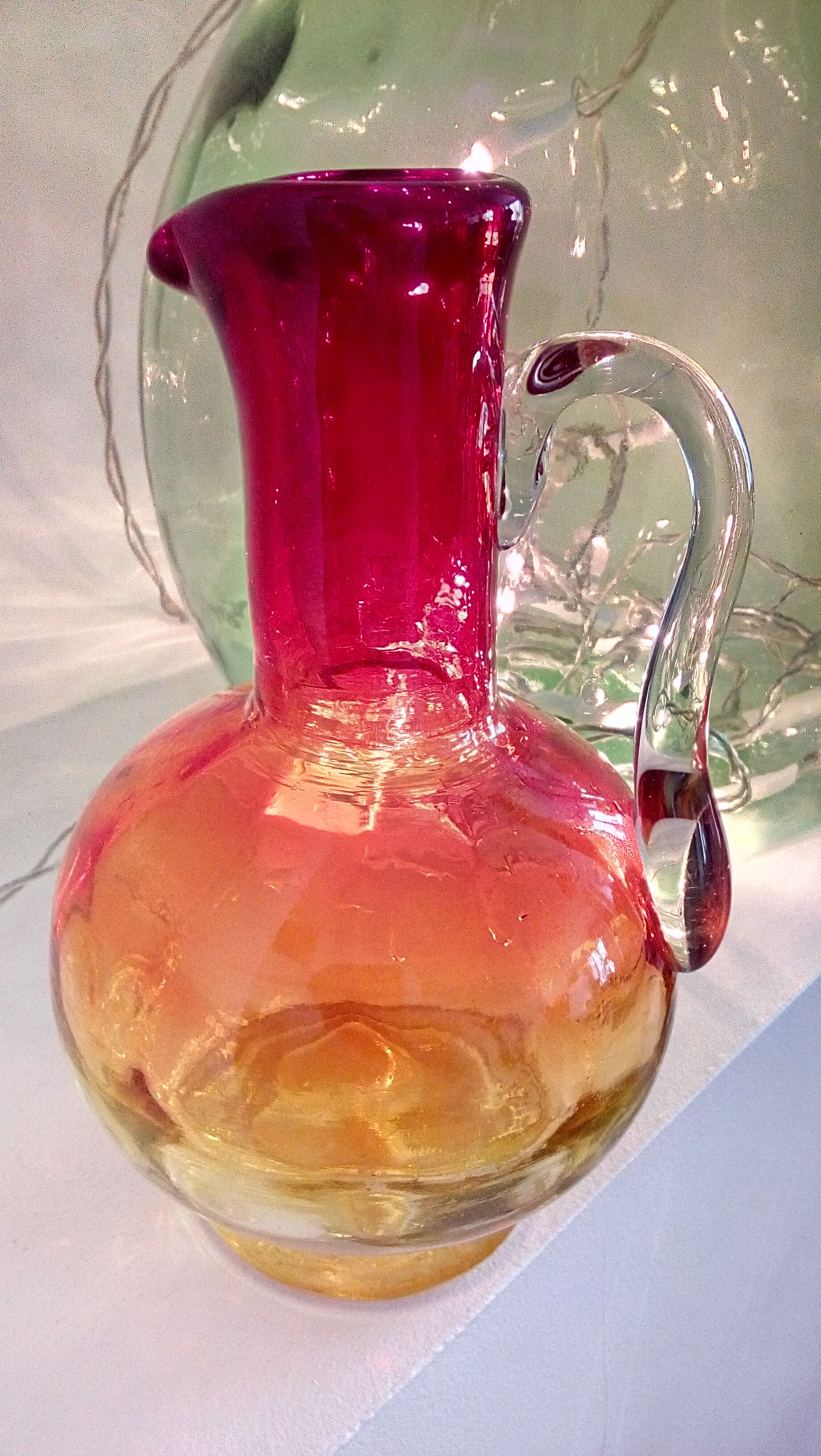 Pichet en verre coloré