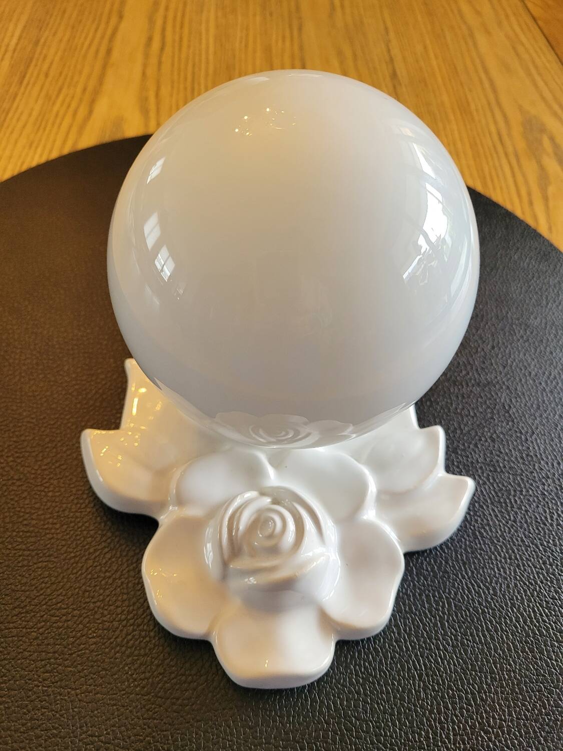 Porcelain wall light - opaline globe