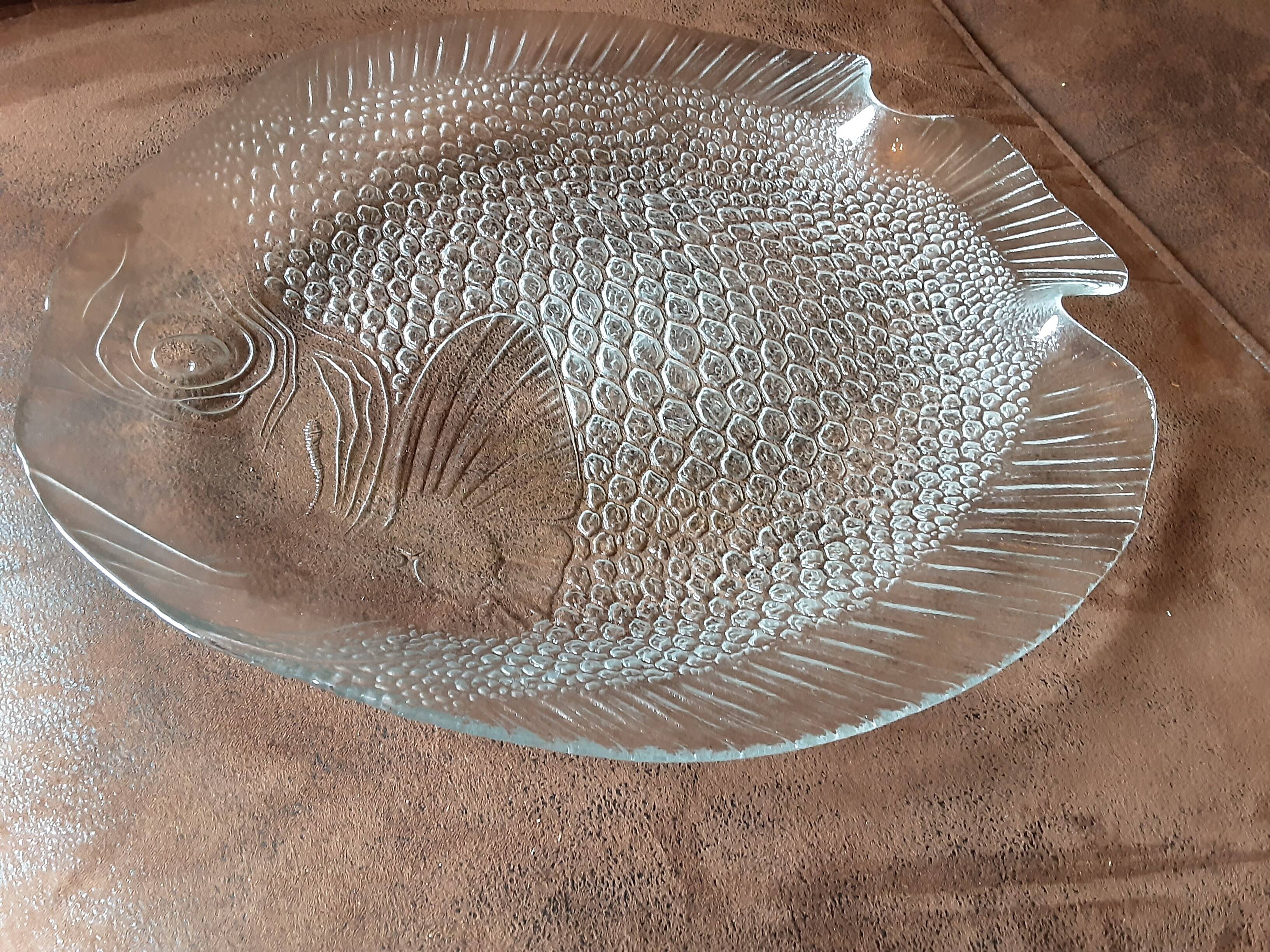 Fish-shaped glass dish