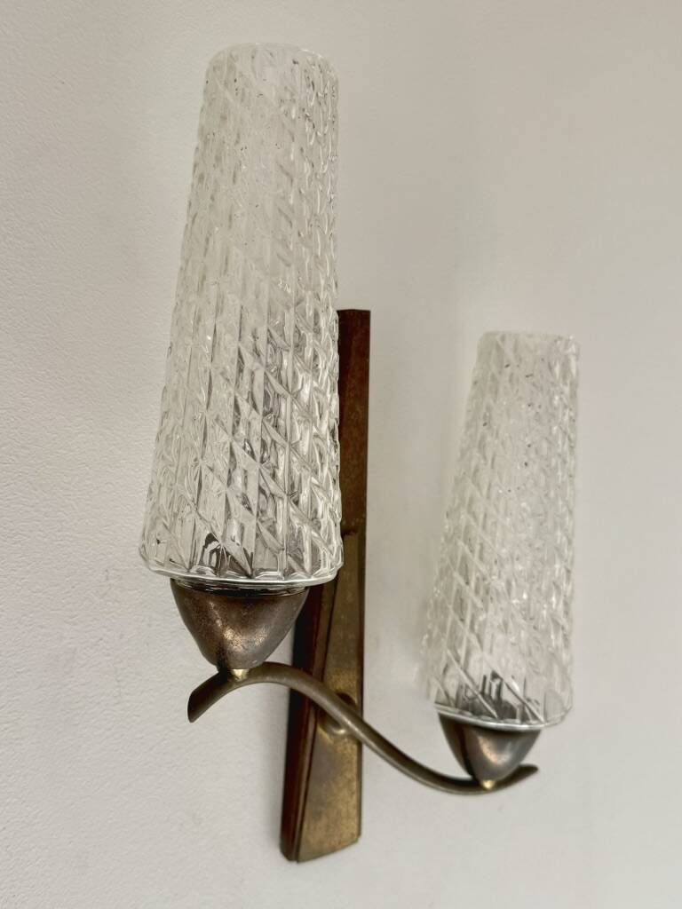 Paire d'appliques vintage en laiton et verre pressé-moulé, France, 1950