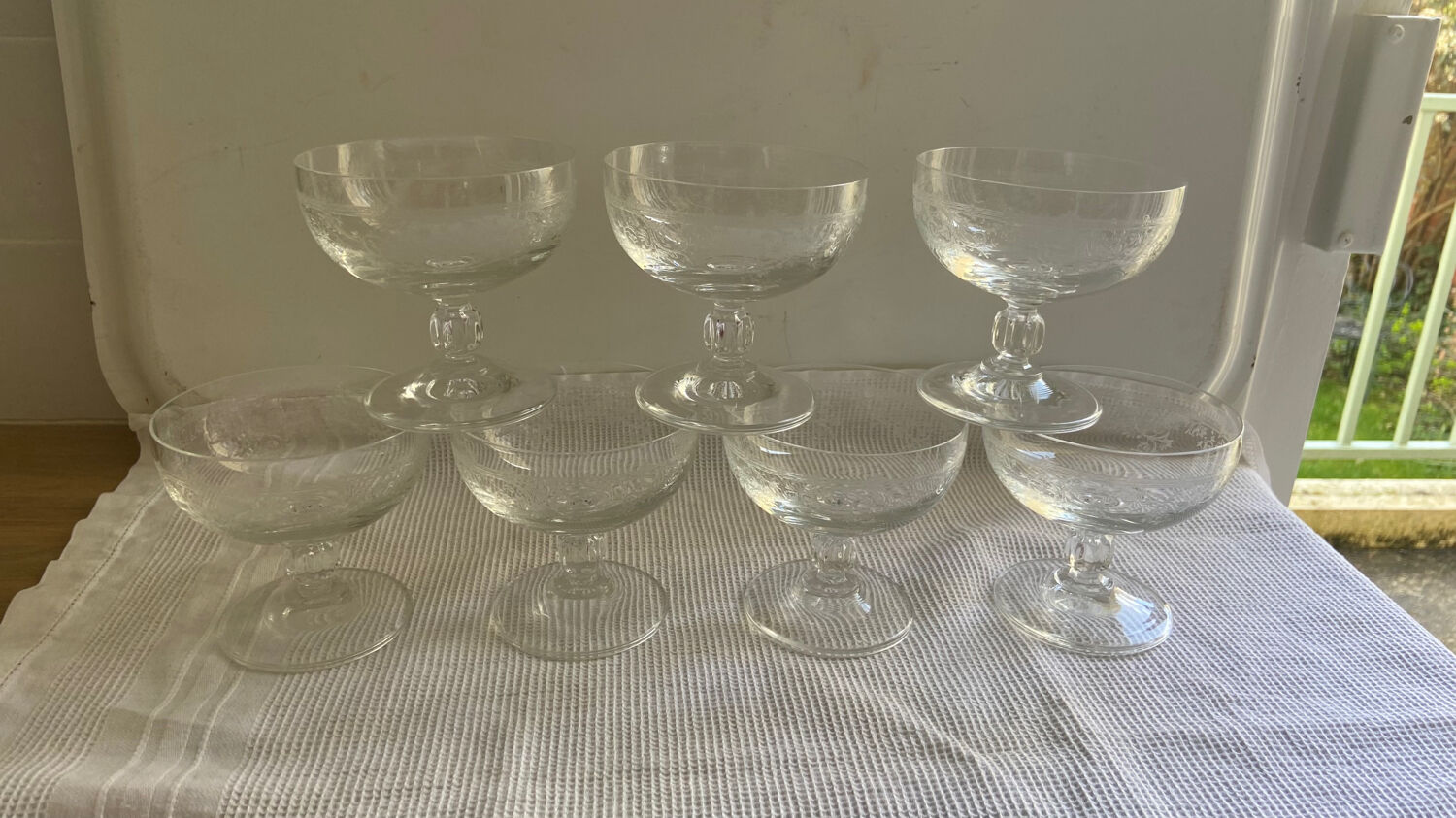 Set of 7 Champagne glasses in engraved crystal 1970