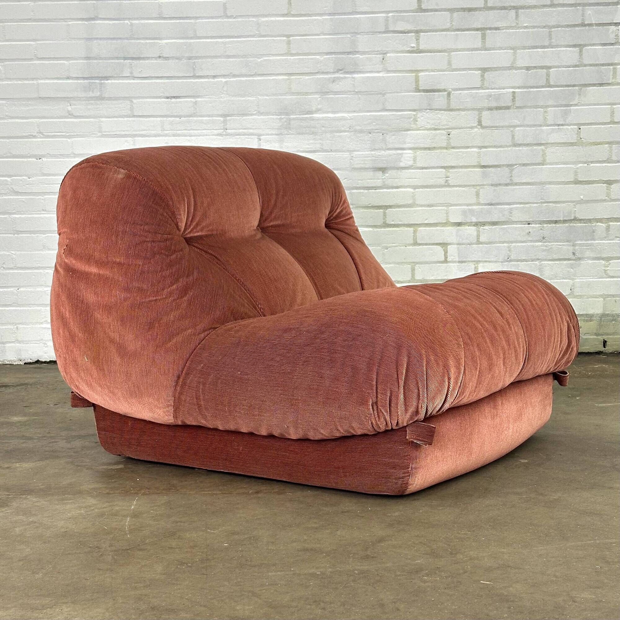 Roze Nuvolone lounge chair by Rino Maturi for Mimo padova