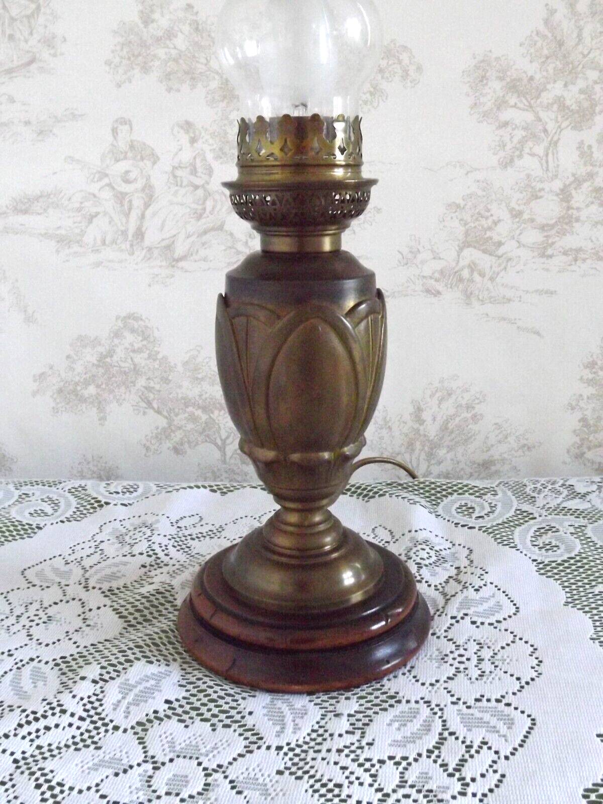 Glass and bronze lamp, Art Nouveau France