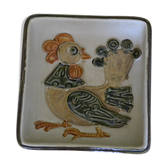Empty pocket in ceramic hen