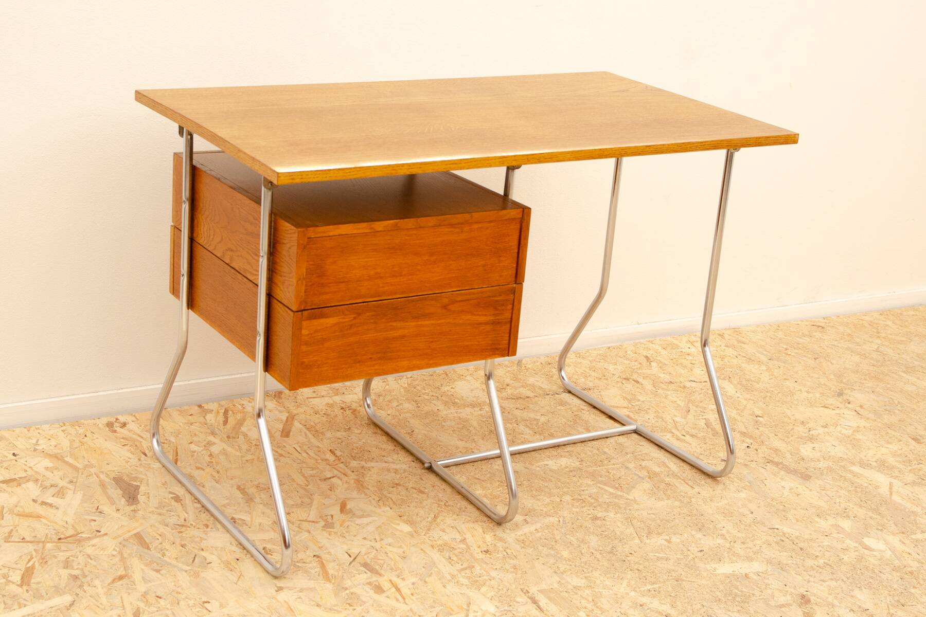 Bureau moderniste tchécoslovaque en chrome et bois, années 1950, Europe