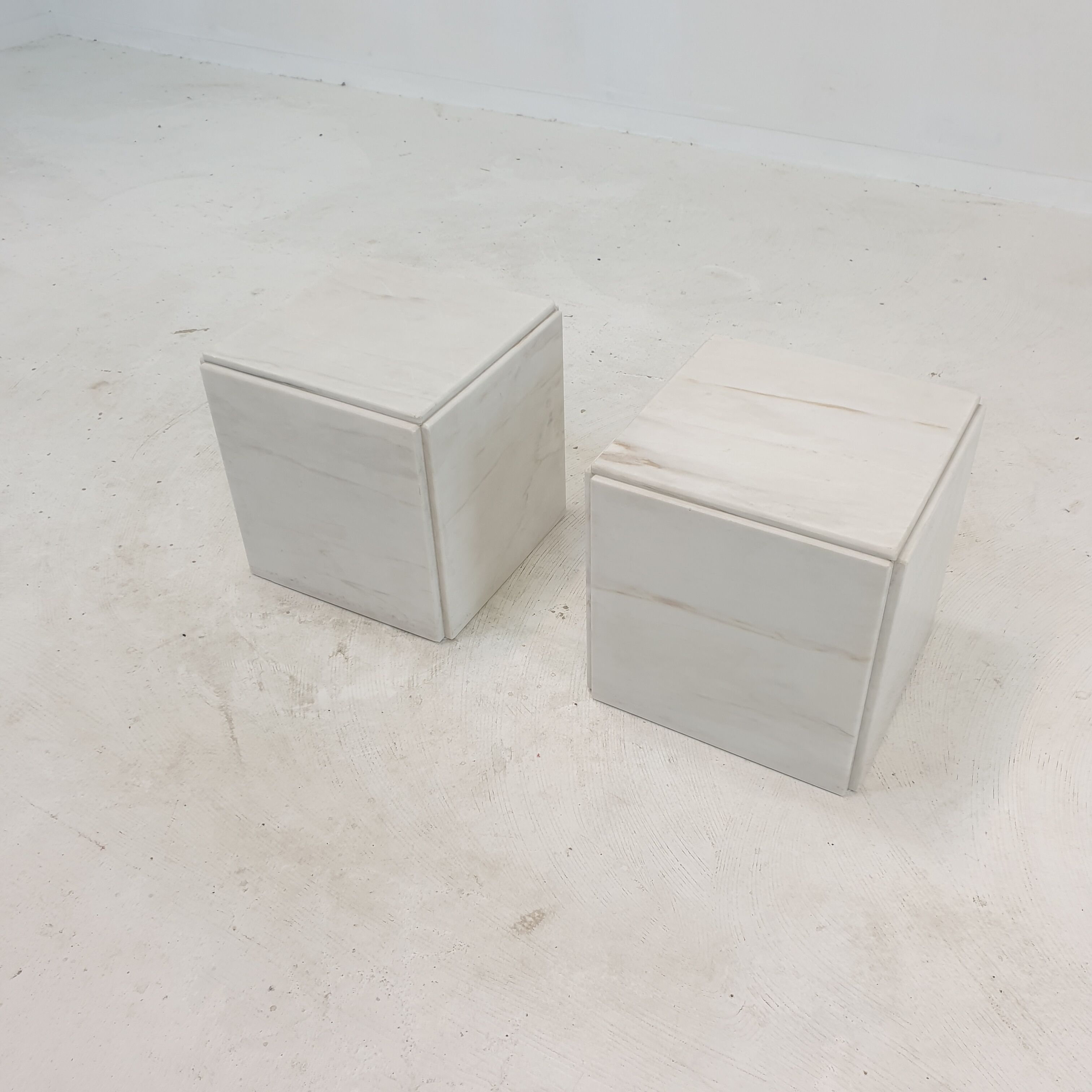 Set of 2 italian marble pedestals or side tables, 1980's