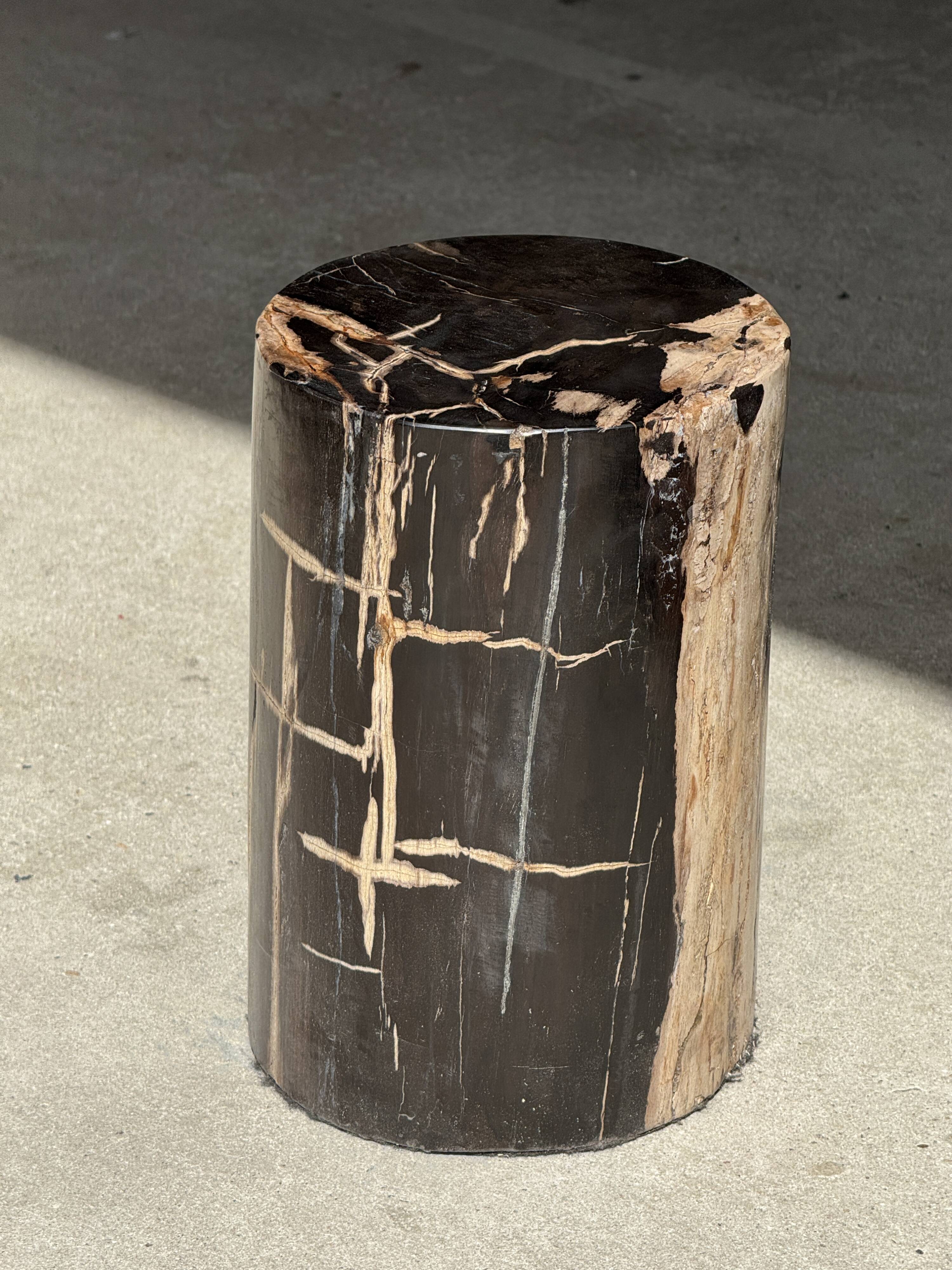 Small side table in black petrified wood with stripes and beige sides H28 D18.