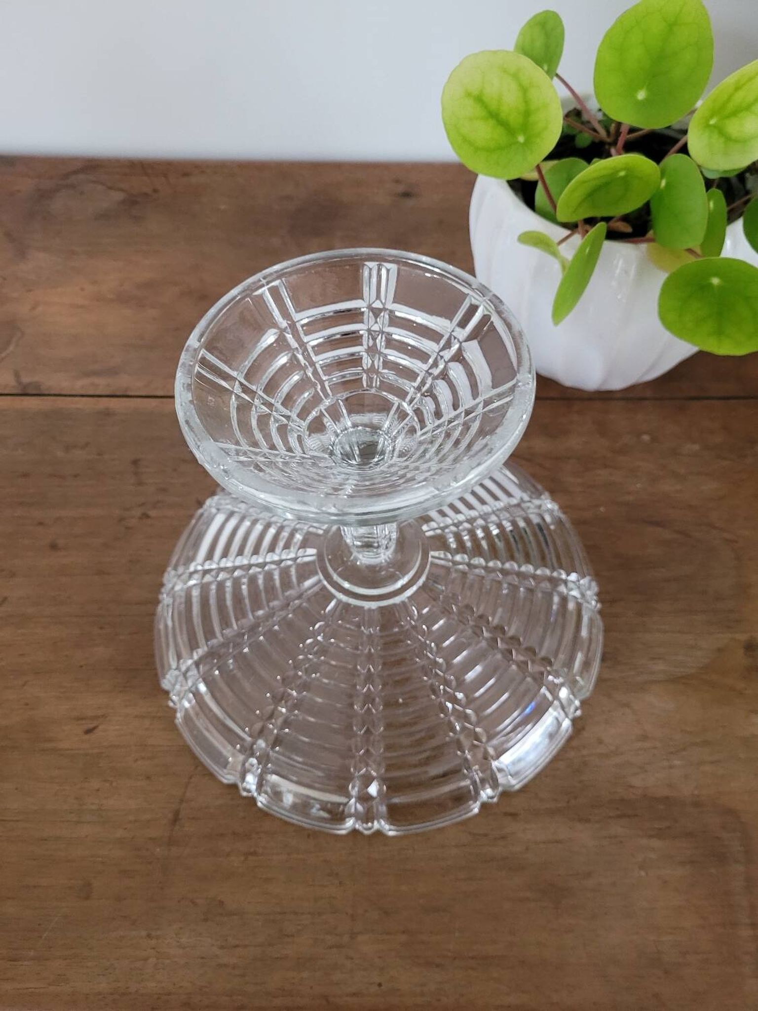 Stemmed glass bowl