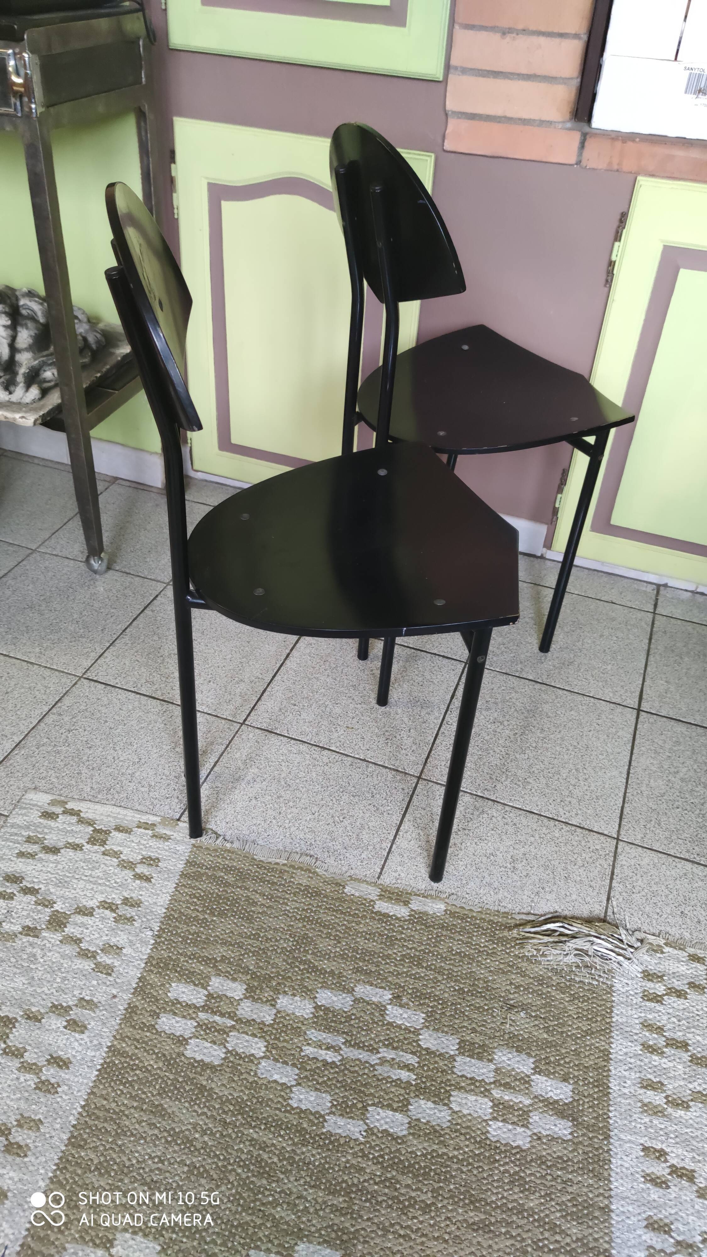 Pair of 1980s design chairs in metal and black lacquered wood