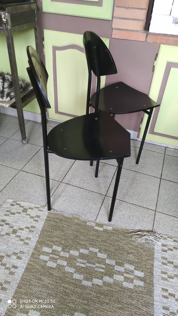 Paire de chaises design 1980 en métal et bois laqué noir