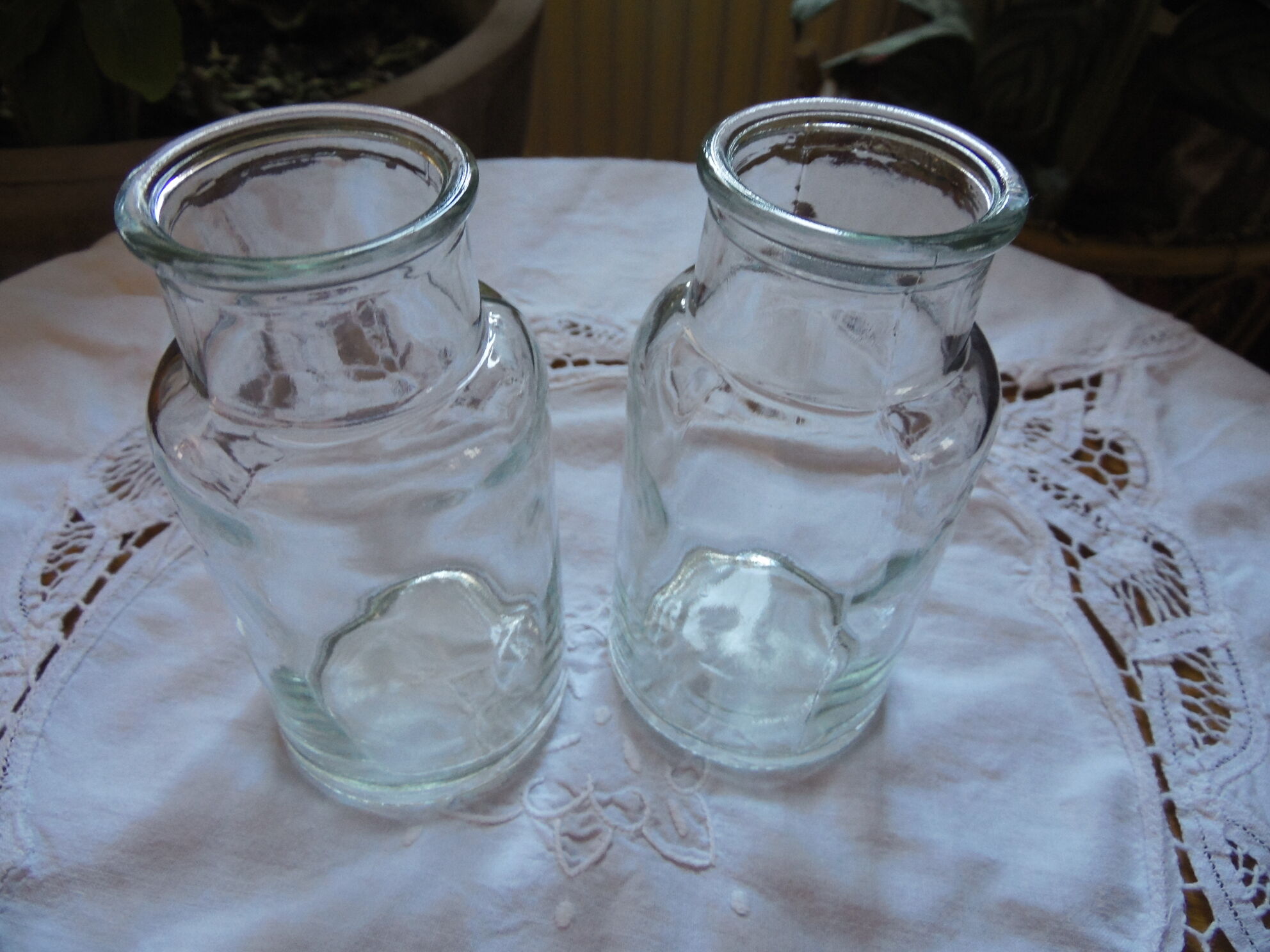2 apothecary pots, chemistry, glass