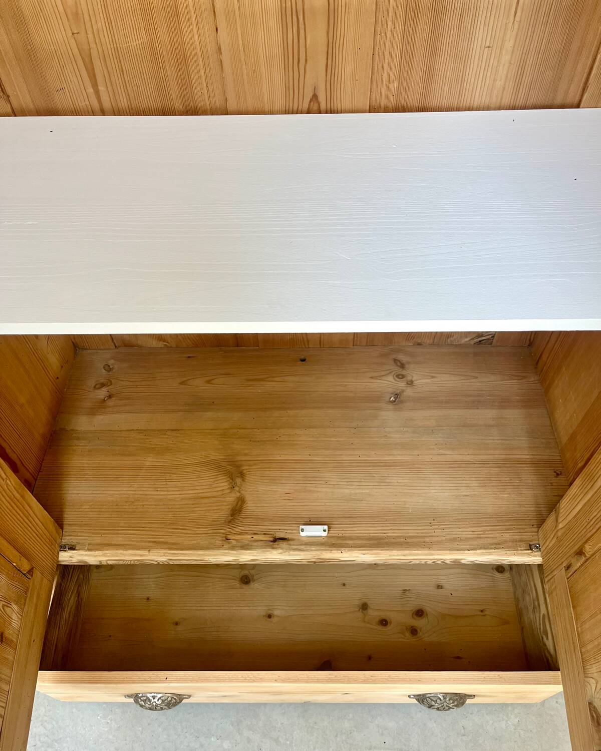 Armoire anglaise en pin, restaurée