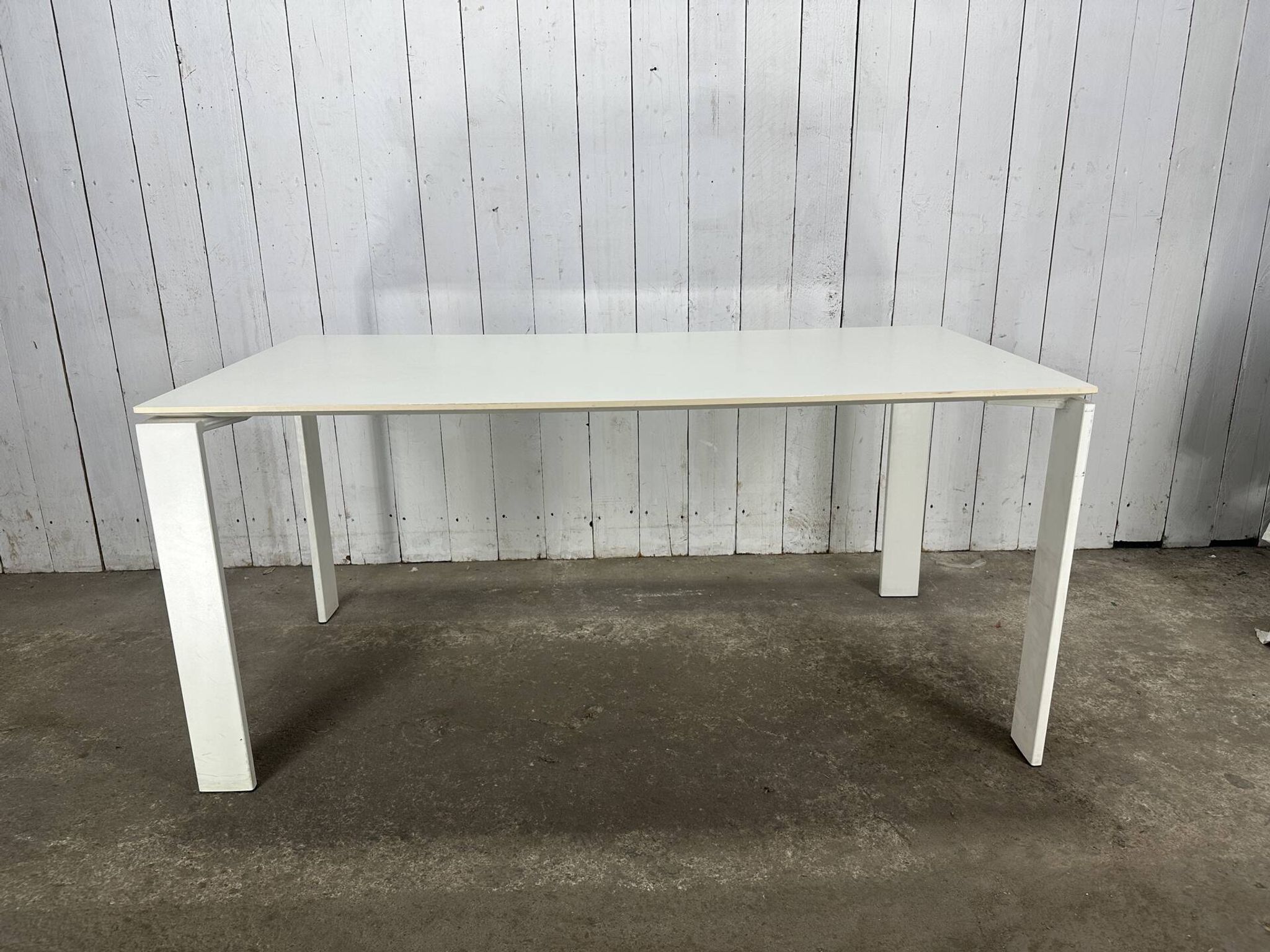Table Four de Ferruccio Laviani pour Kartell – blanche