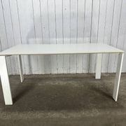 Table Four de Ferruccio Laviani pour Kartell – blanche