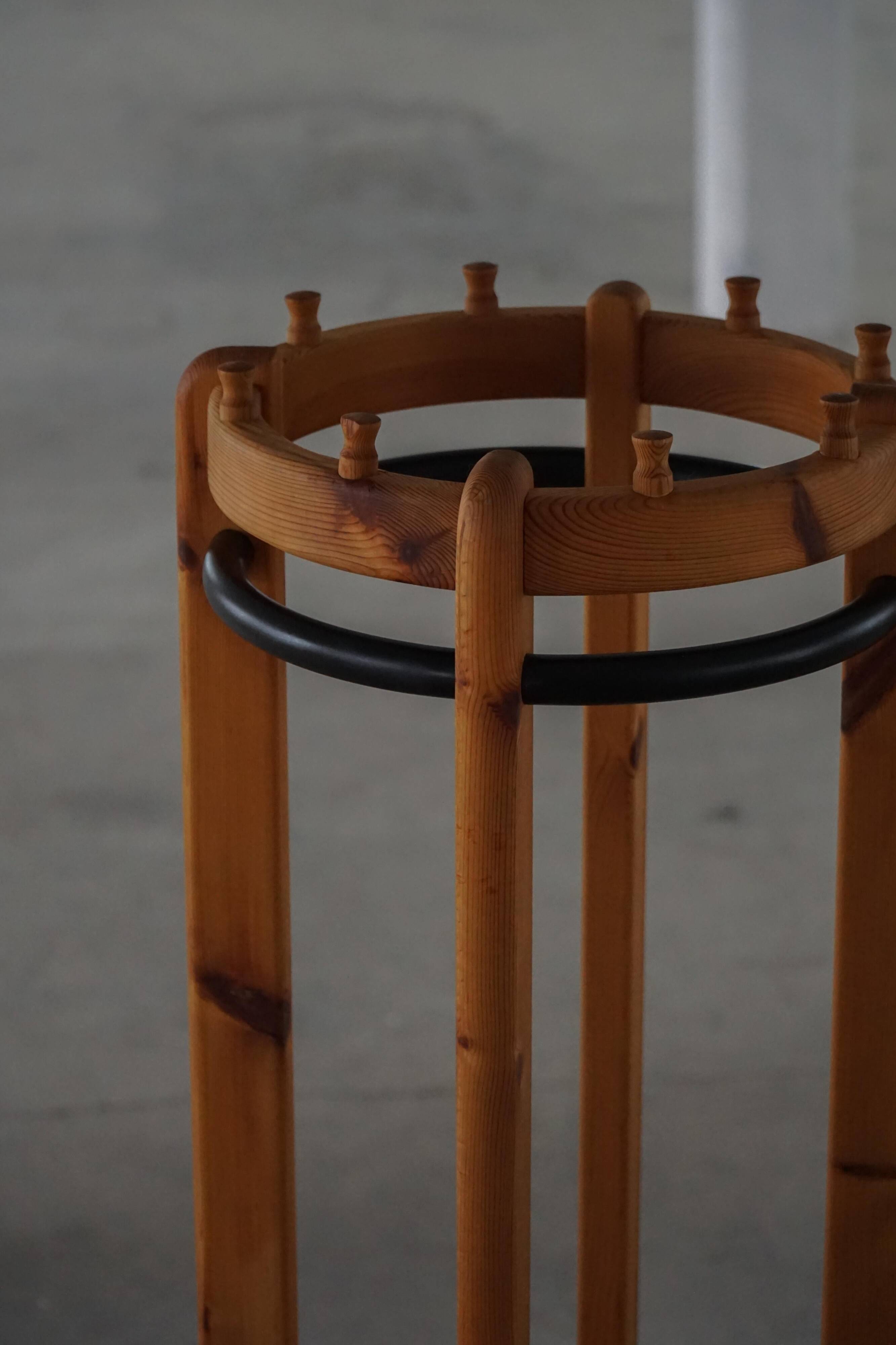 Modern Danish, brutalist round coat rack in solid pine, cylindrical shape, 1970s.