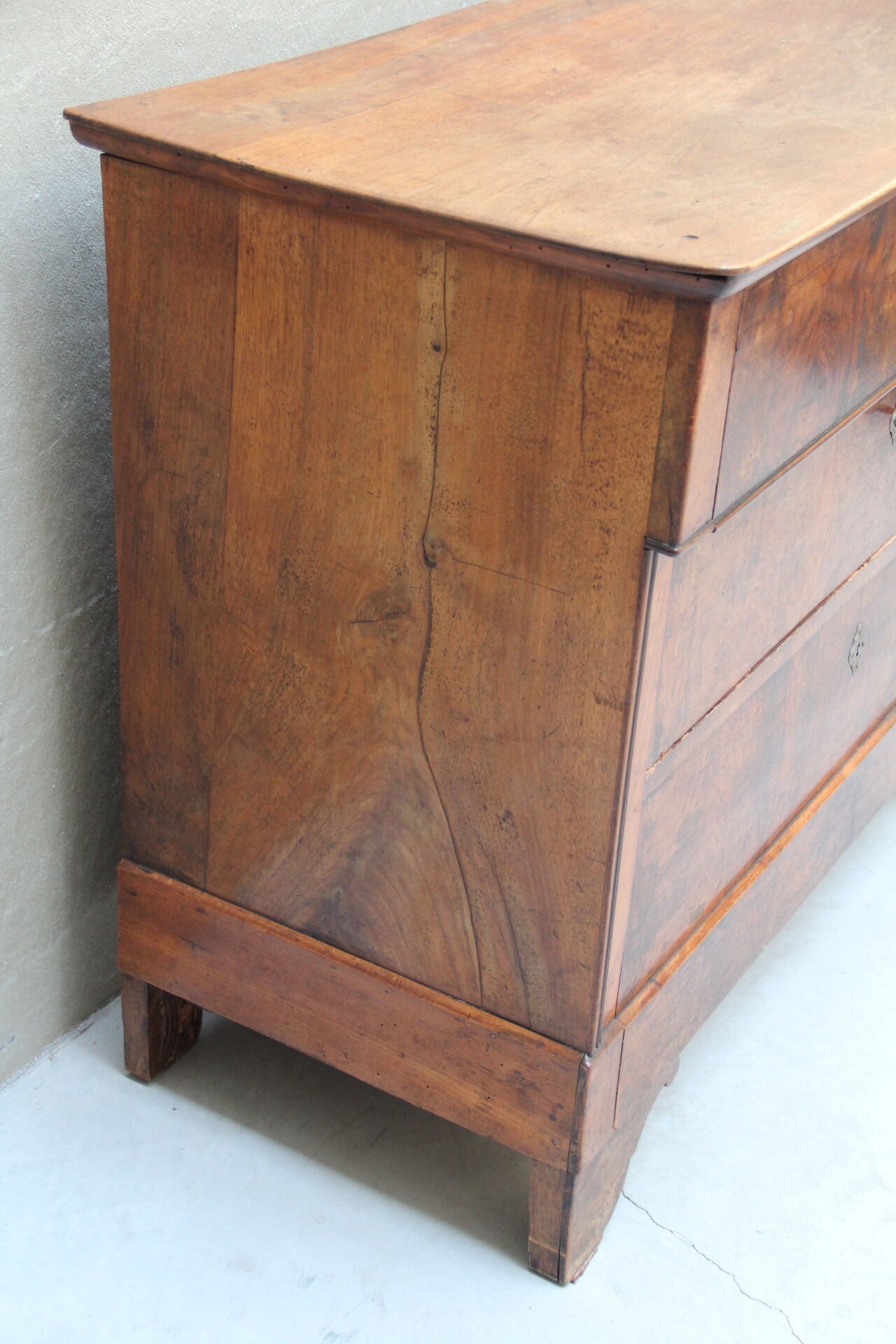 Louis Philippe's dresser in walnut magnifying glass XIX