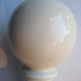 Twentieth art deco staircase ball in beige porcelain and gilded brass