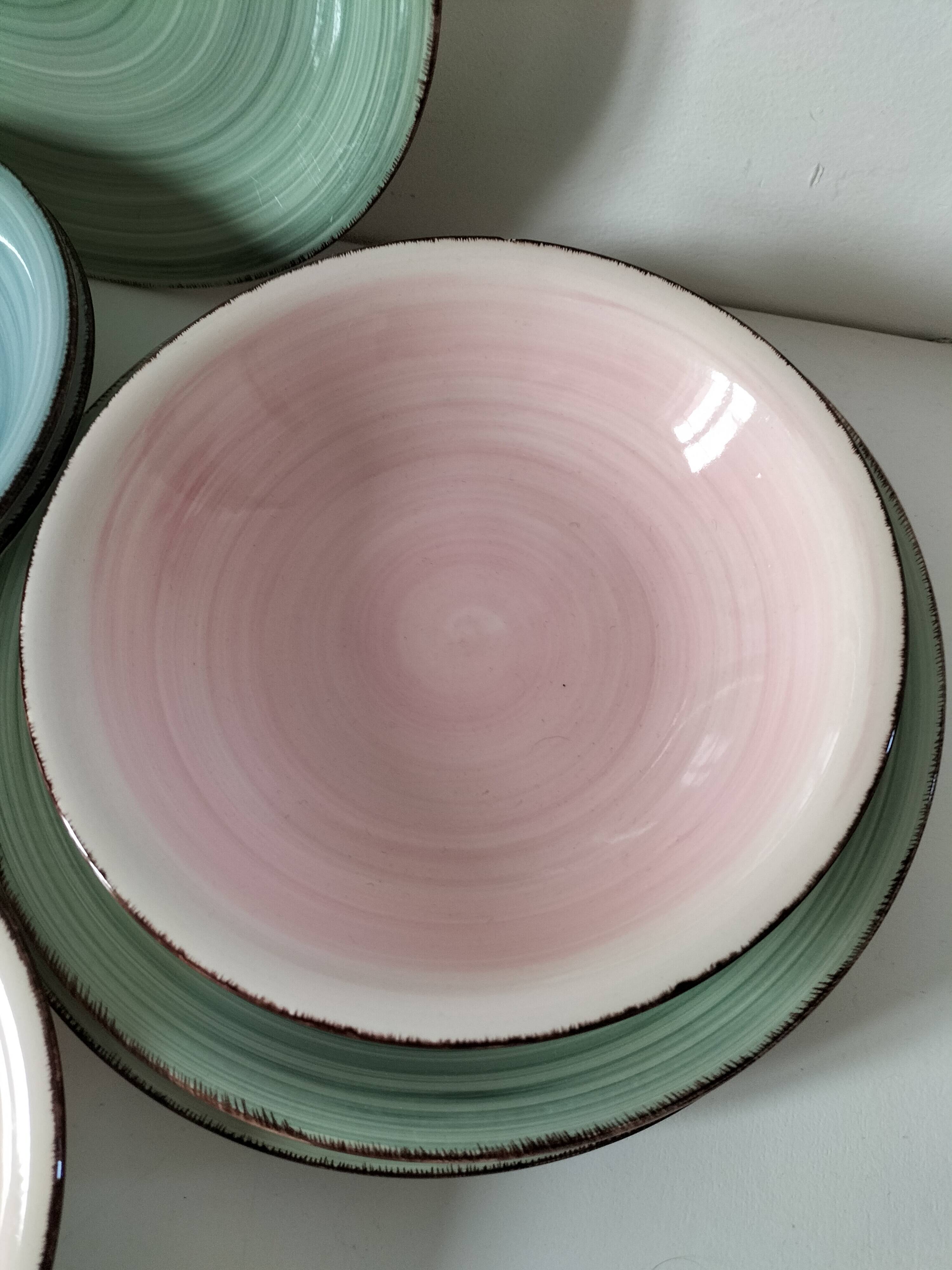 Set of 7 vintage flat and deep plates