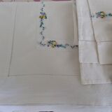 Sheet and pillowcases with small flower embroidered braid