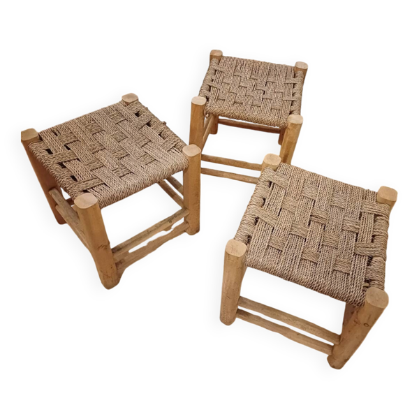 Série de trois tabourets brutaliste bois, assise corde