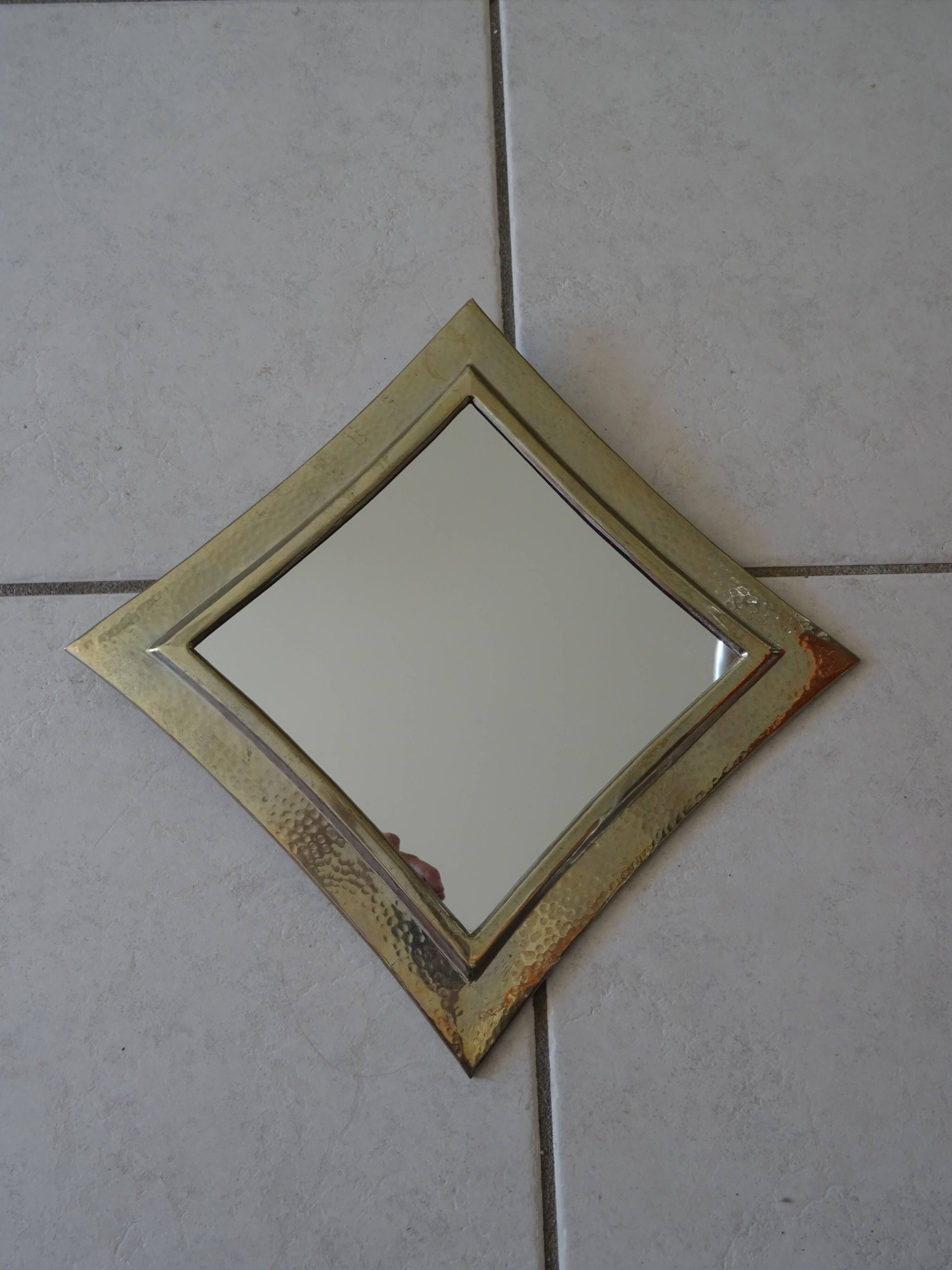 Hammered metal mirror design