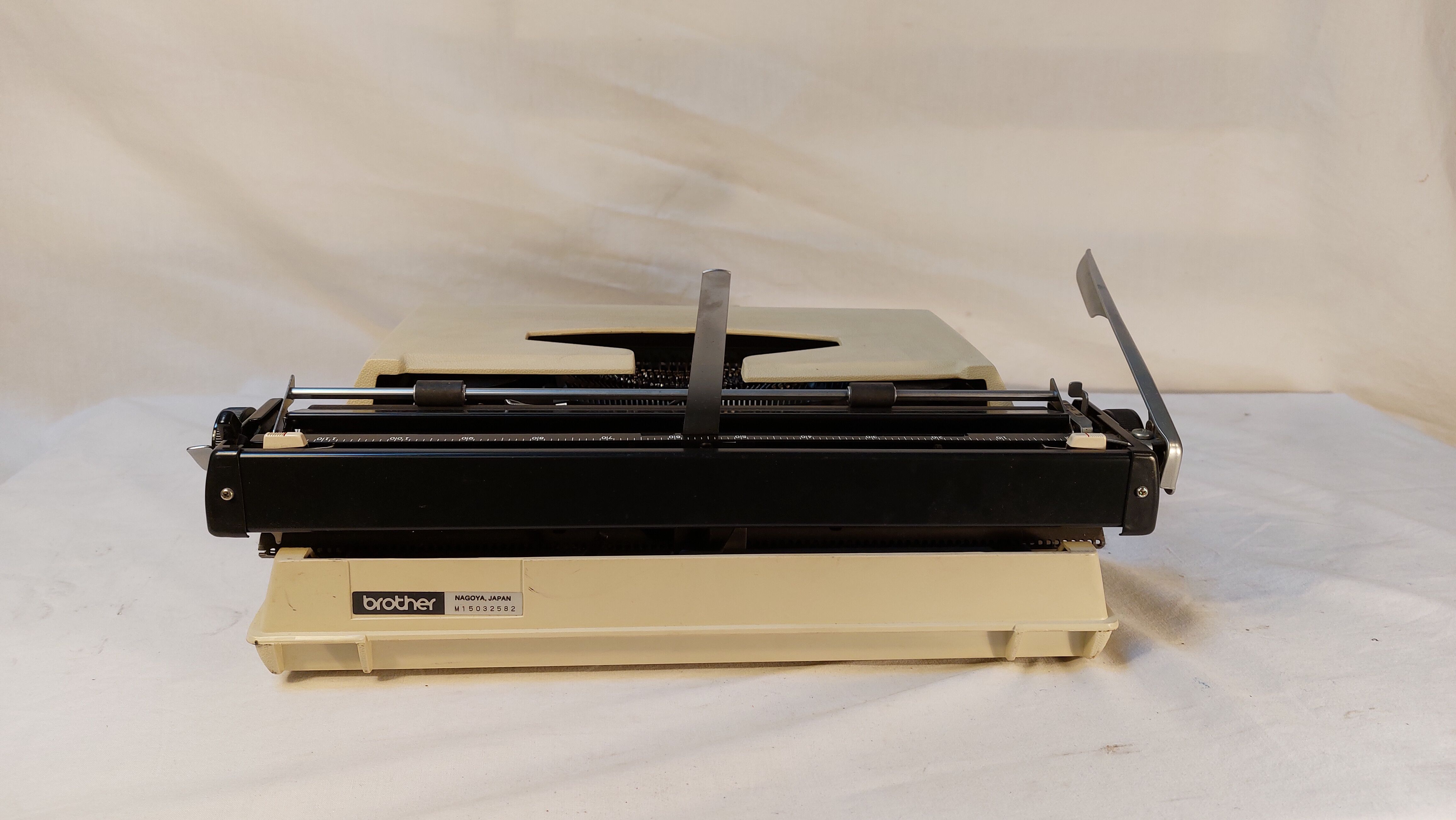 Machine à écrire mécanique vintage Brother 662 TR