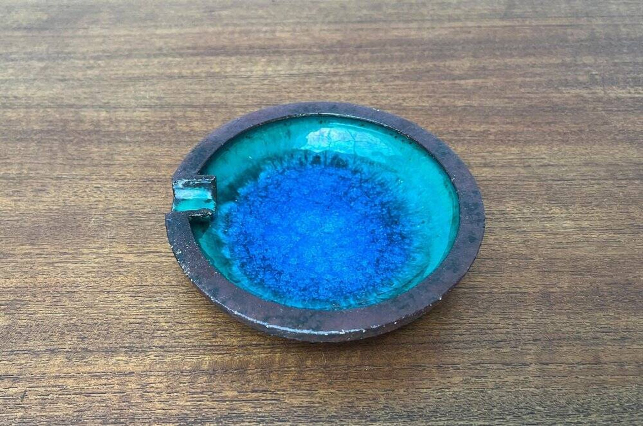 Ashtray or bowl in brutalist studio pottery by Gerhard Liebenthron, mid-century, 1960s, 1968.