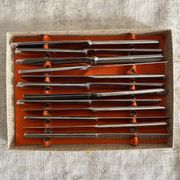 Couteaux vintage en inox dans boite