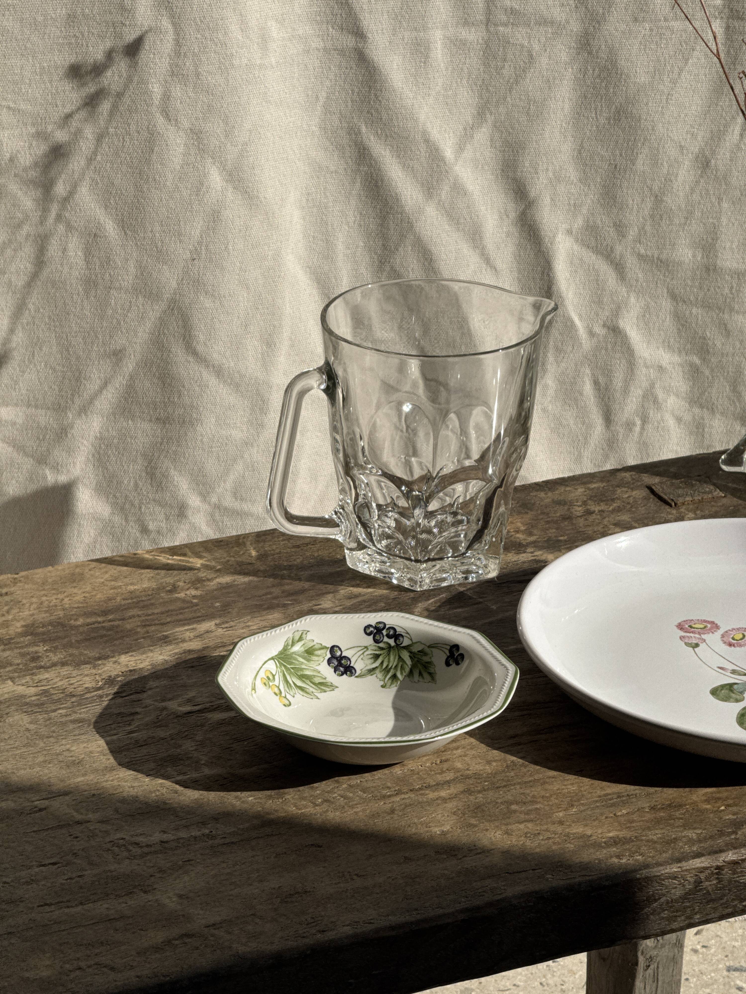 Large glass water jug with handle, hexagonal base, H15 D20.