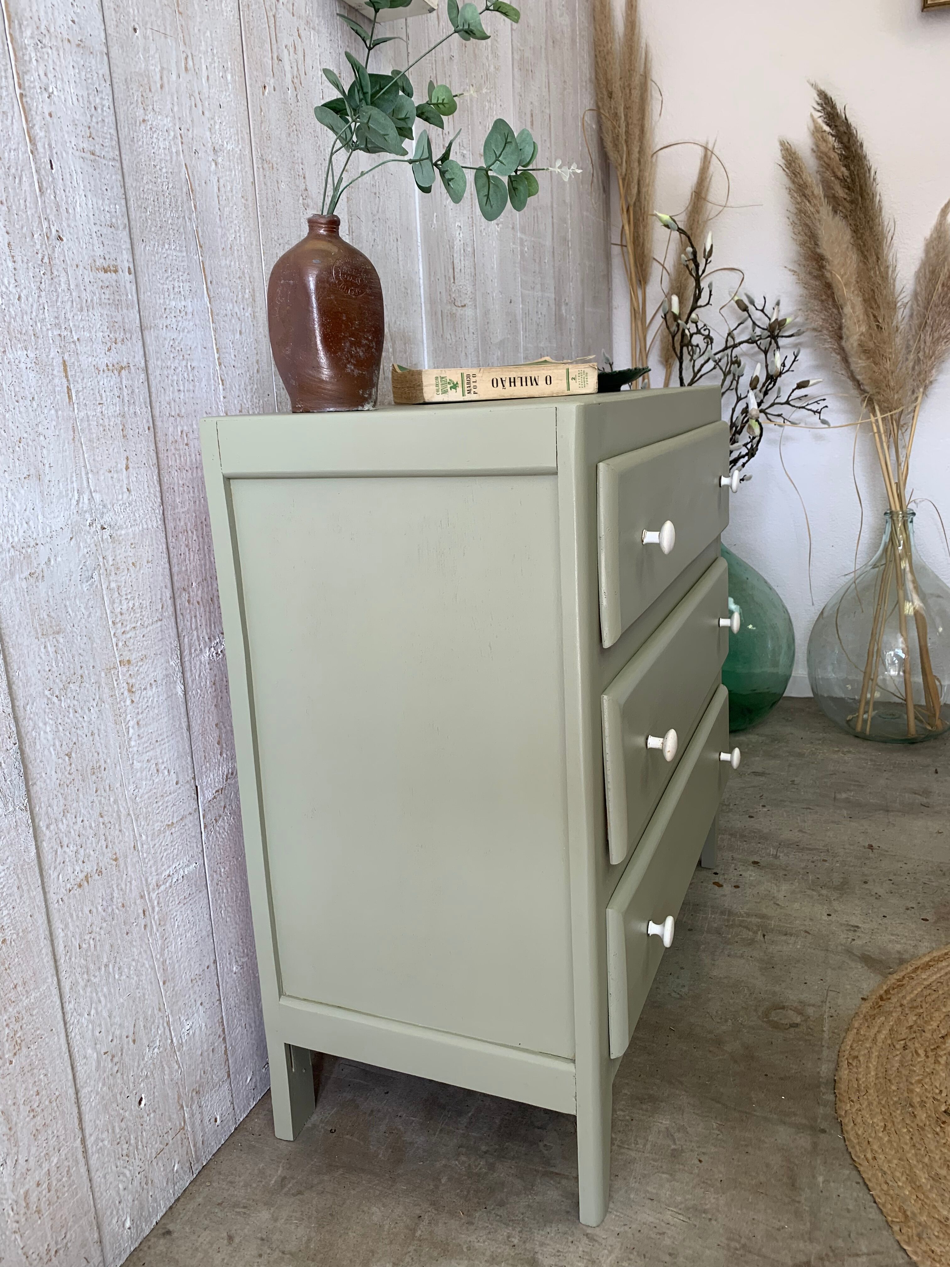 Vintage chest of drawers