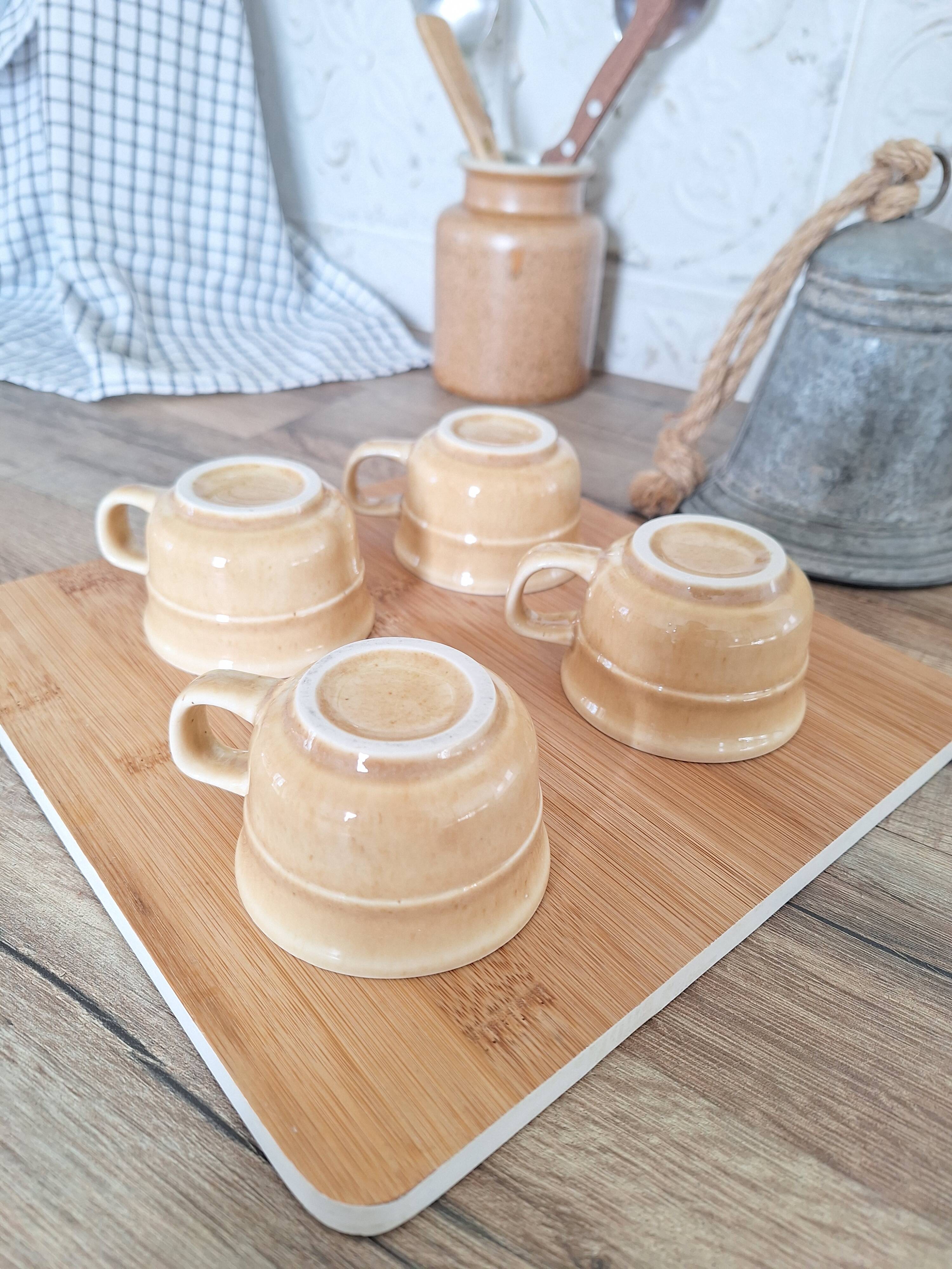 Tasses couleur beige miel